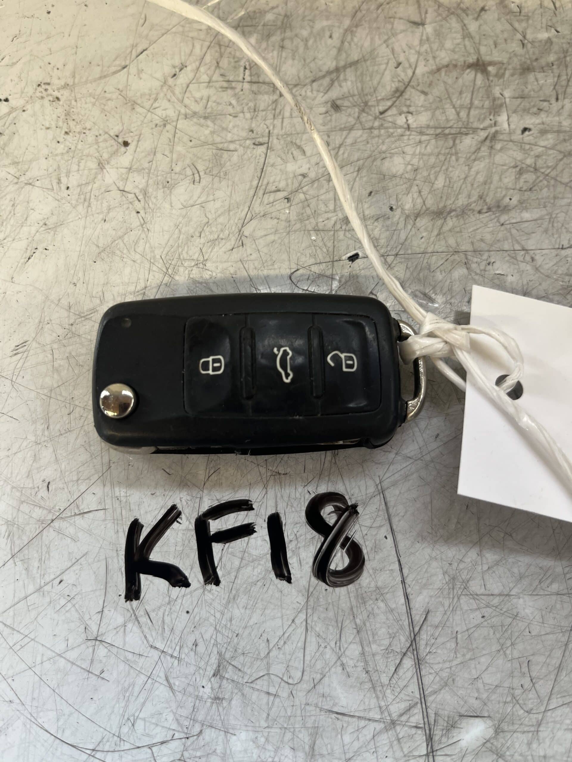 Volkswagen Golf / Touran / Scirocco 2008-2014 Key Fob ( Flip Type )