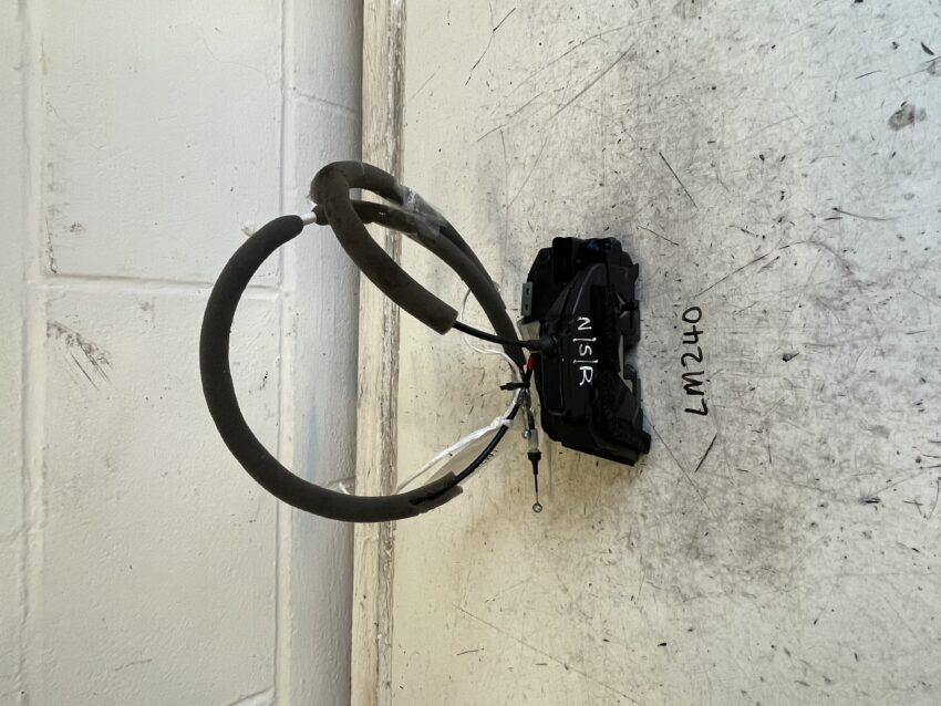 Nissan Qashqai 2013-2017 5 Door Hatchback Near Side Rear Door Locking Mechanism – 3 Pin Plug