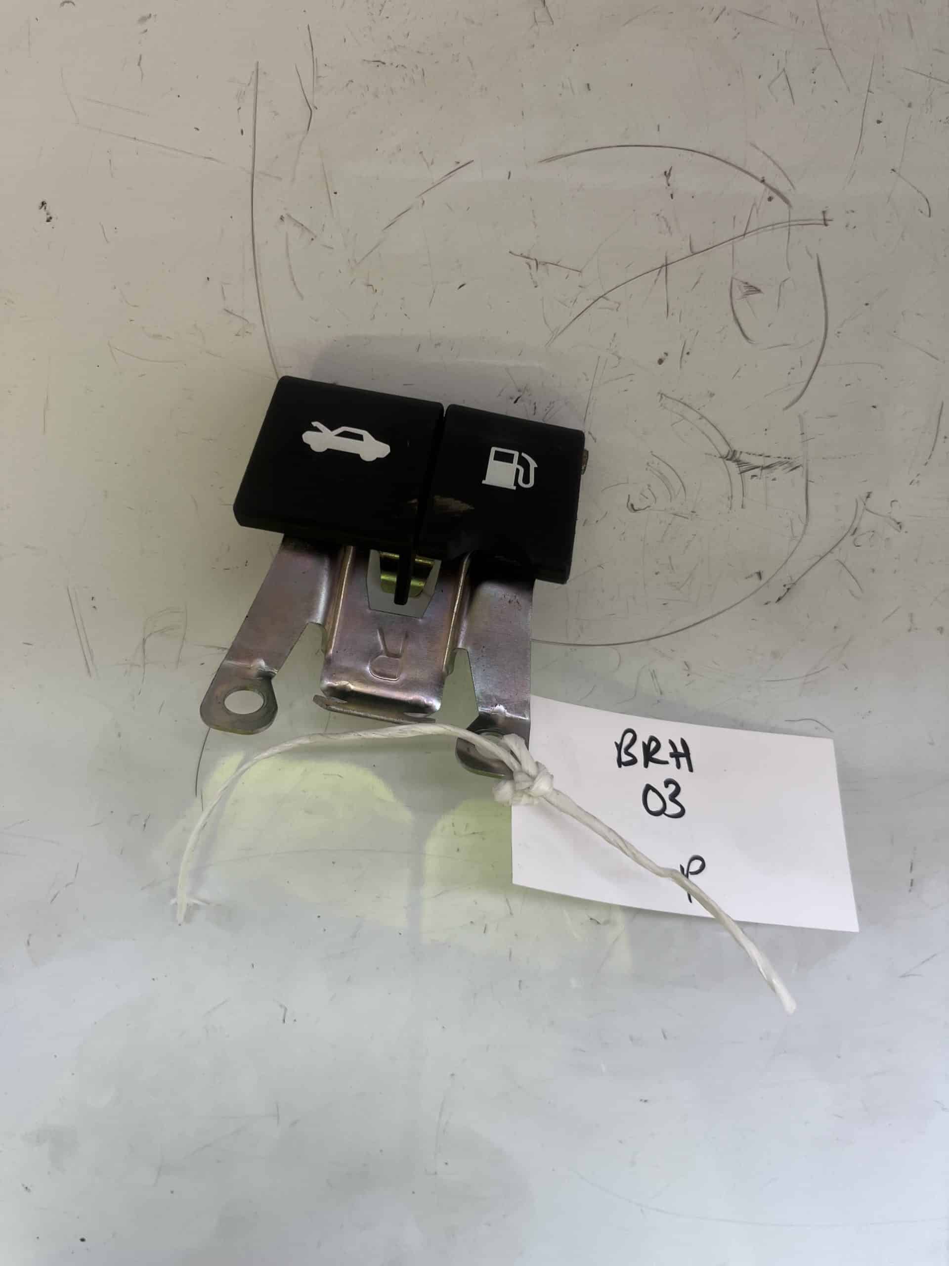 Nissan Juke 2010-2019 Bonnet / Fuel Release Handle