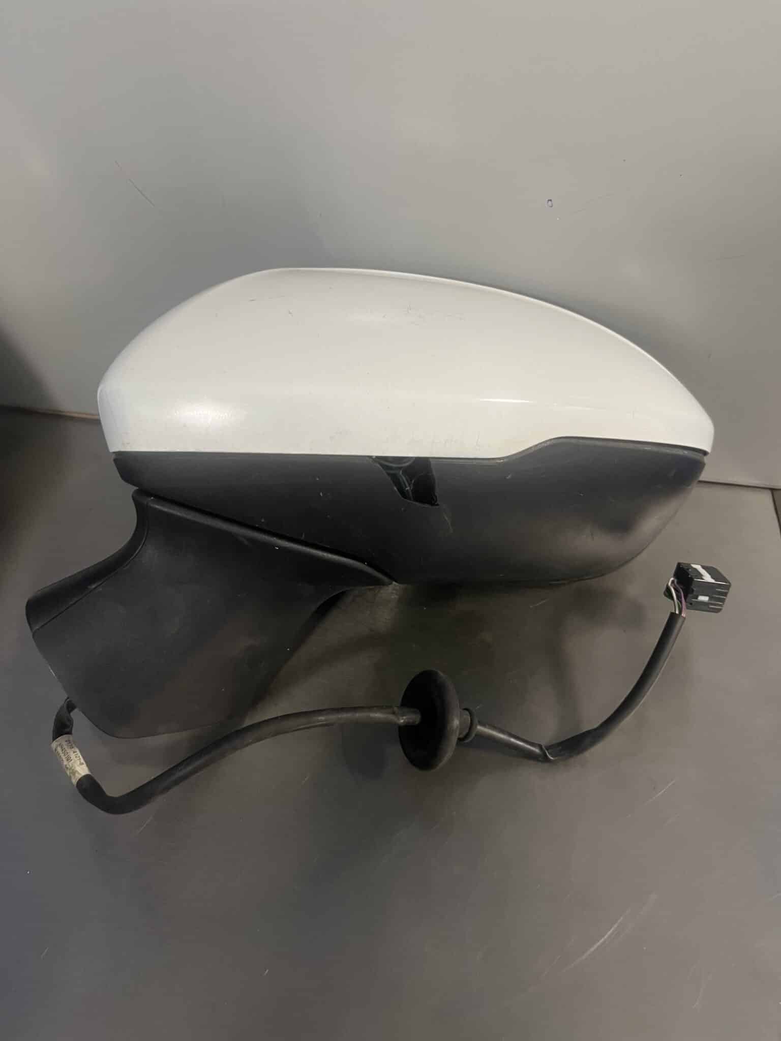 Vauxhall Astra 2015-2021 Hatchback / Estate Near Side Electric Door Mirror – White Z40R ( Small Hole In Casing )