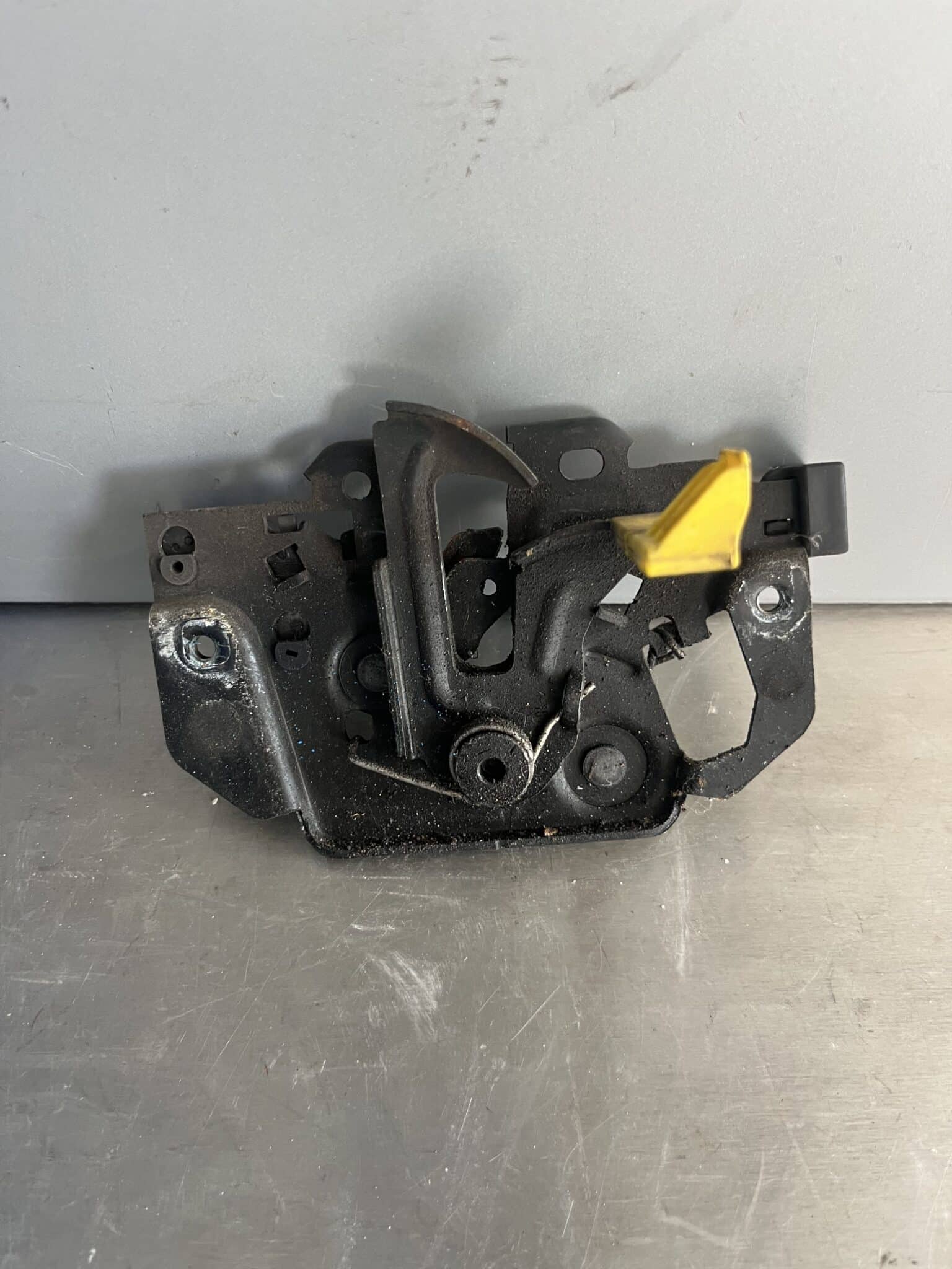 Ford Fiesta 2017-2023 MK8 Hatchback Bonnet Locking Mechanism – ( 2 Pin Plug )