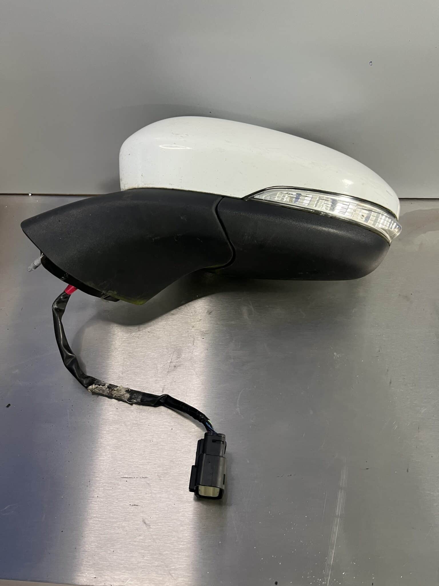 Ford Mondeo 2014-2019 Near Side Electric Door Mirror – White FD Colour Code