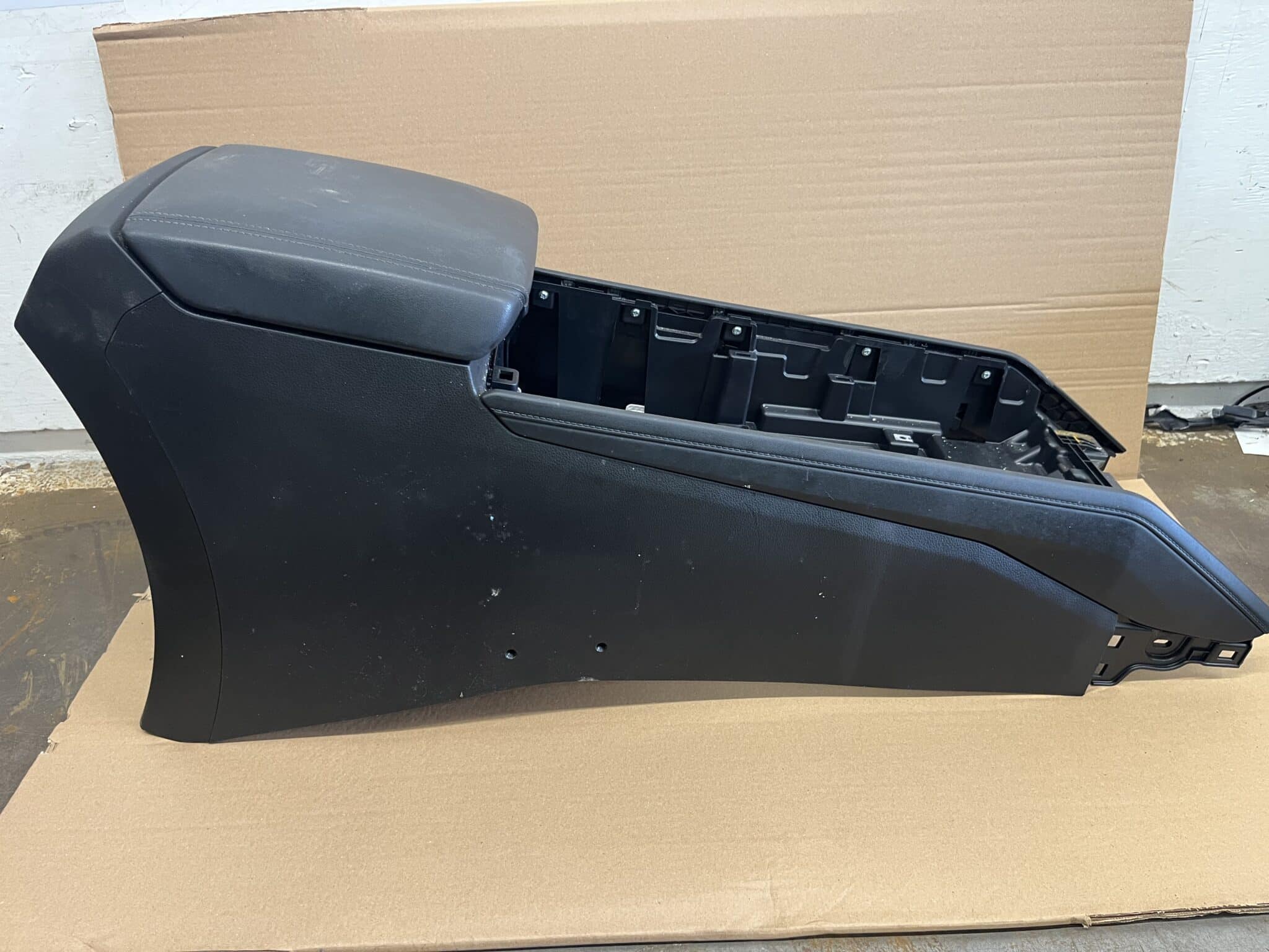 Ssangyong Rexton 2020-2025 Centre Console With Armrest – 77910-36200