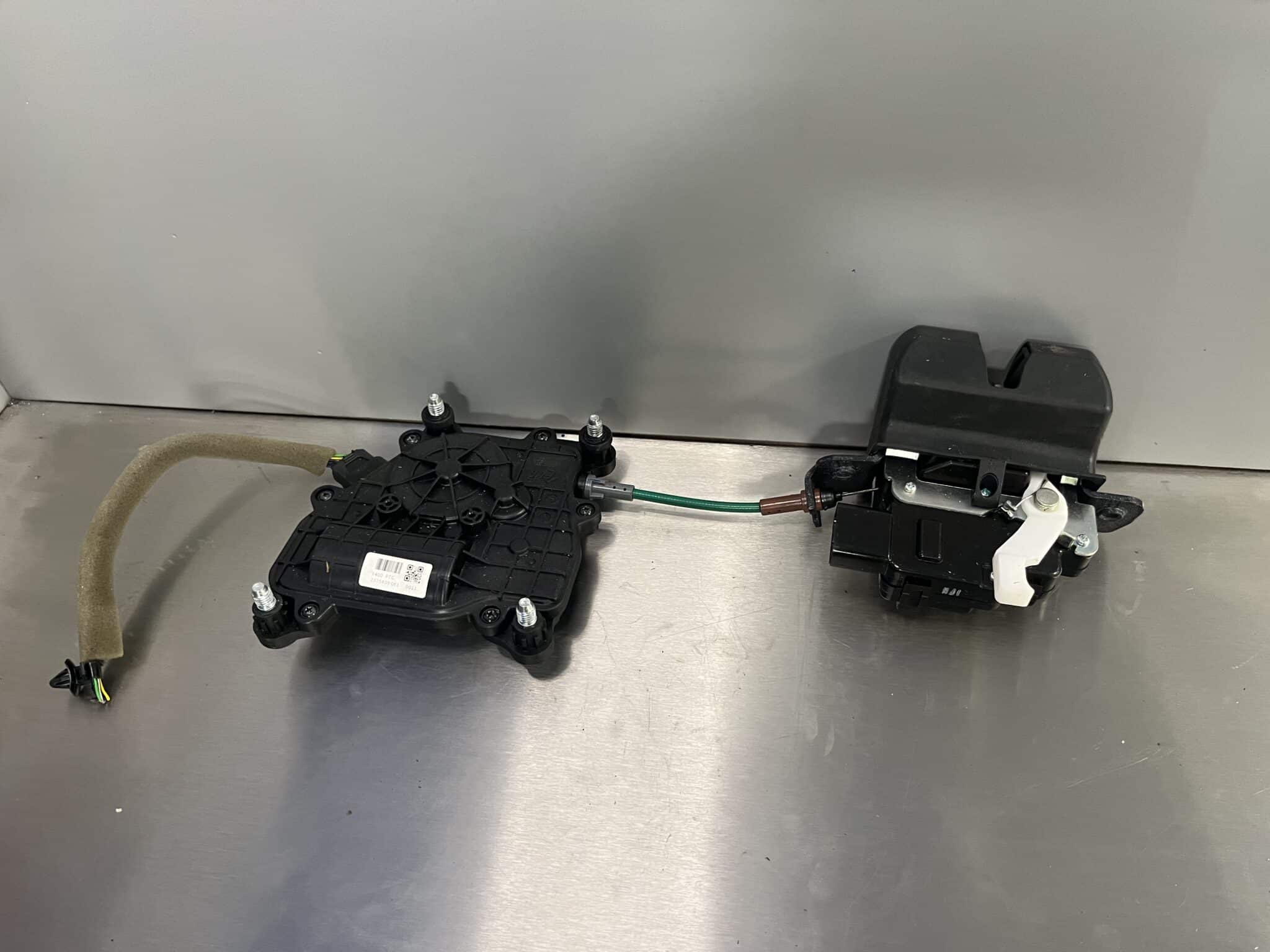 Ssangyong Rexton 2020-2025 Tailgate Locking Mechanism And Actuator – 1374200100
