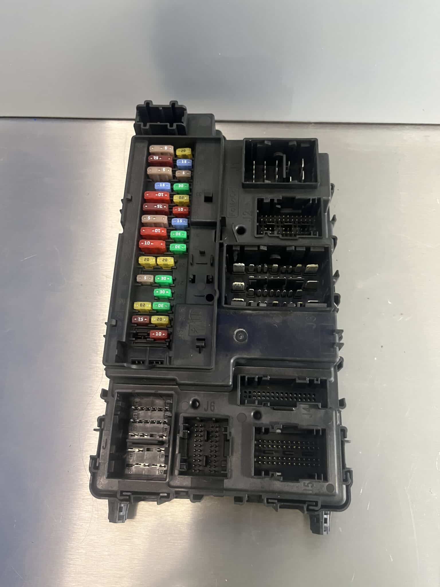 Ford Mondeo 2014-2019 Body Control Module / BCM / Fuse Box – HU5T-15604-DFB