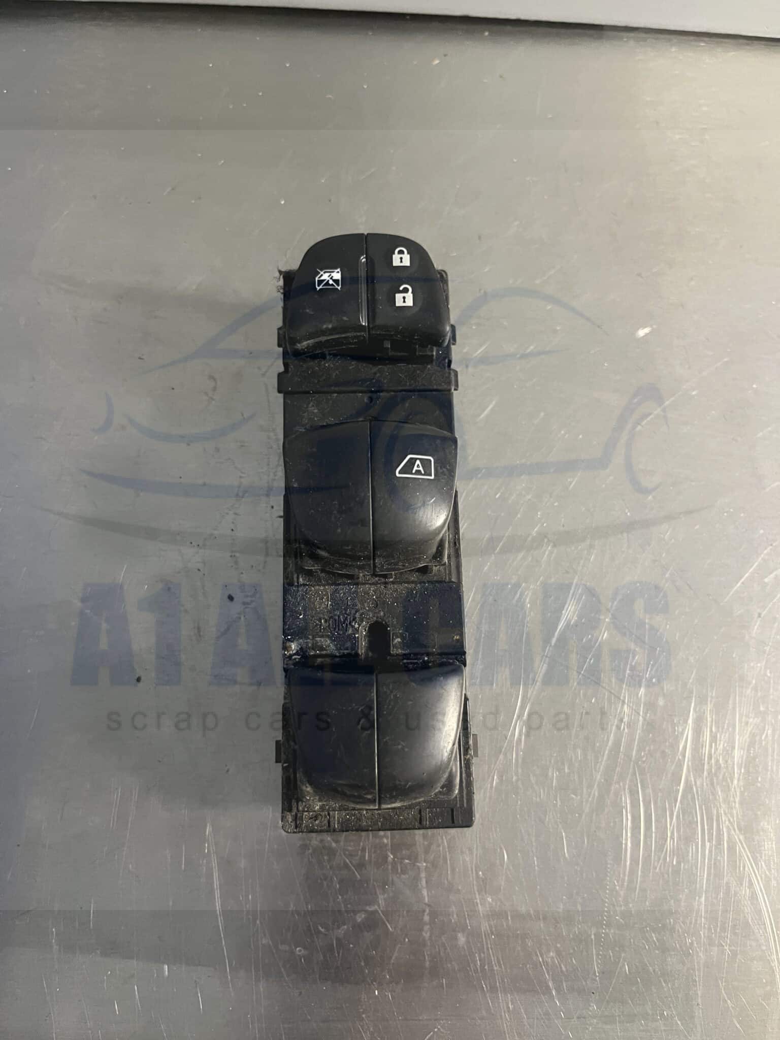 Nissan Pulsar 2013-2018 Off Side 4 Way Window Switch – Twin Plug 16 and 3 Pin Plugs