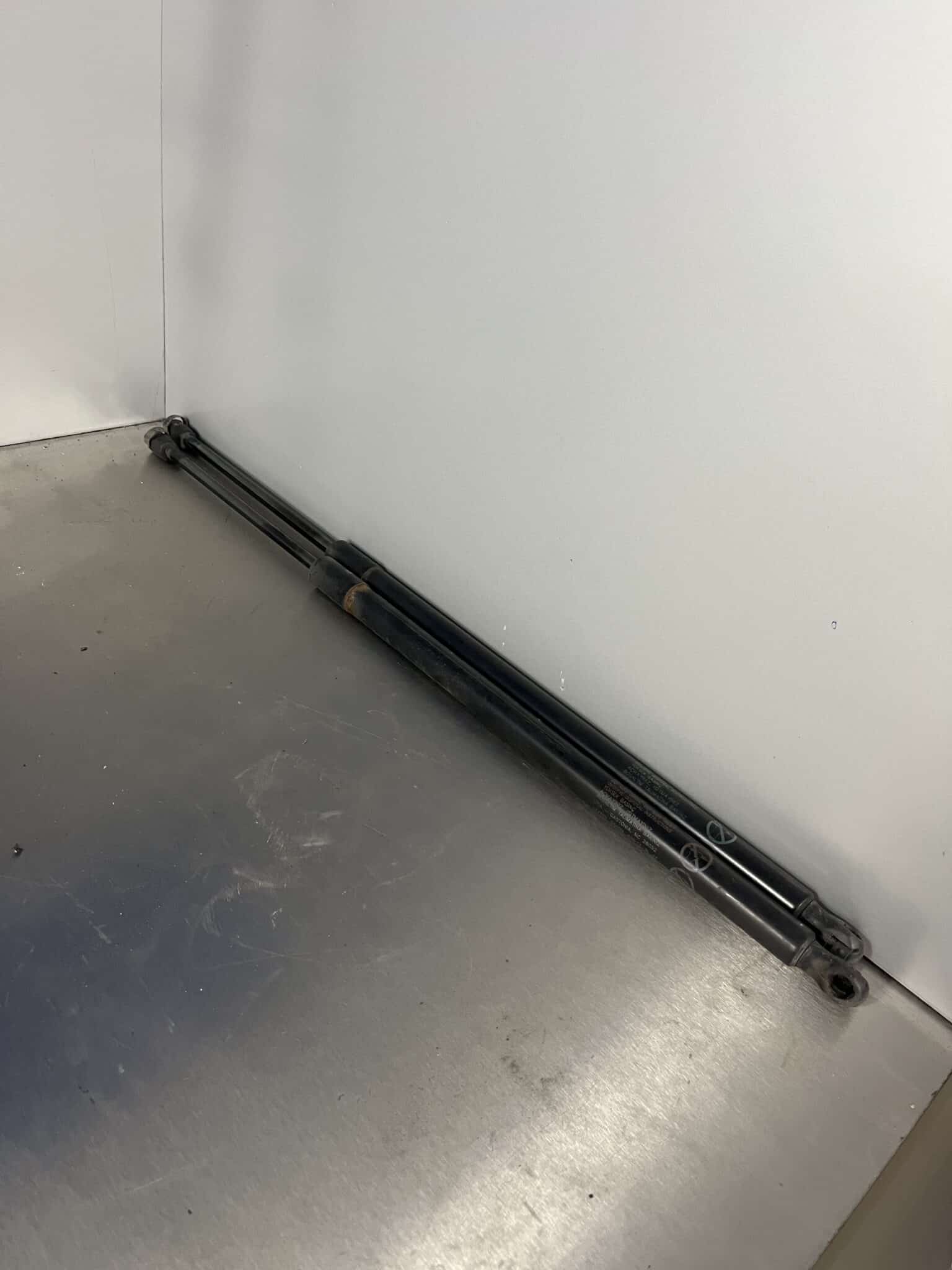 Ford Mondeo 2014-2019 Estate Tailgate Struts – Pair