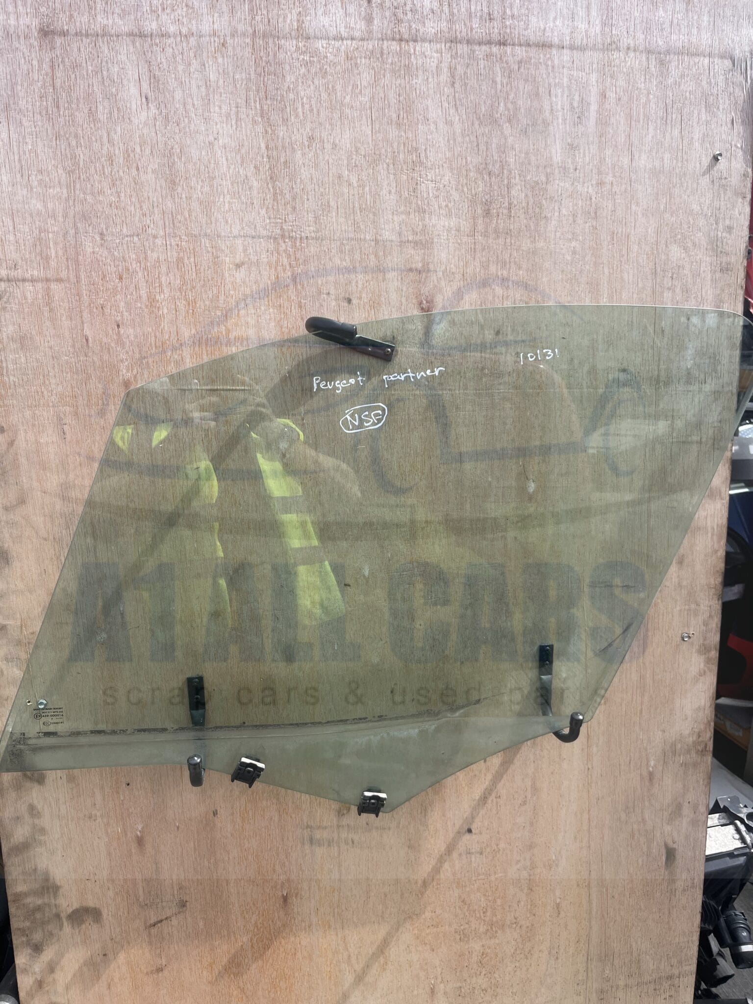 Citroen Berlingo / Peugeot Partner 2009-2017 Van / MPV Near Side Front Door Glass