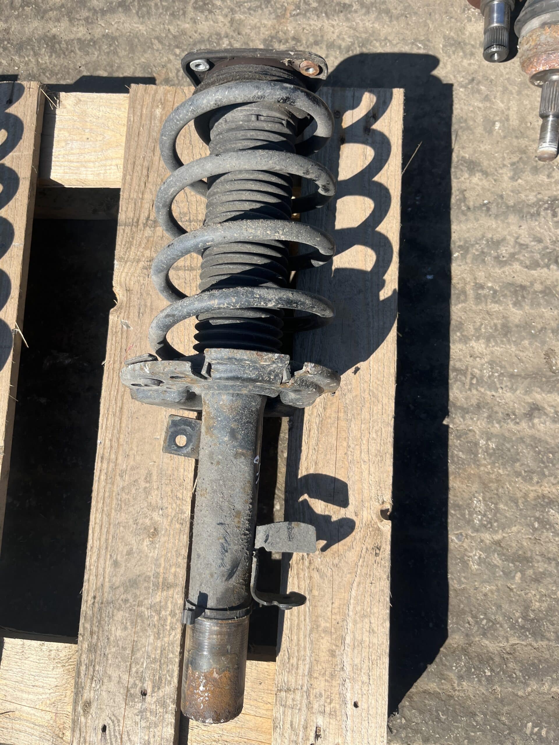 Ford Transit Connect 2018-2022 1.5 Diesel Off Side Front Shock Absorber