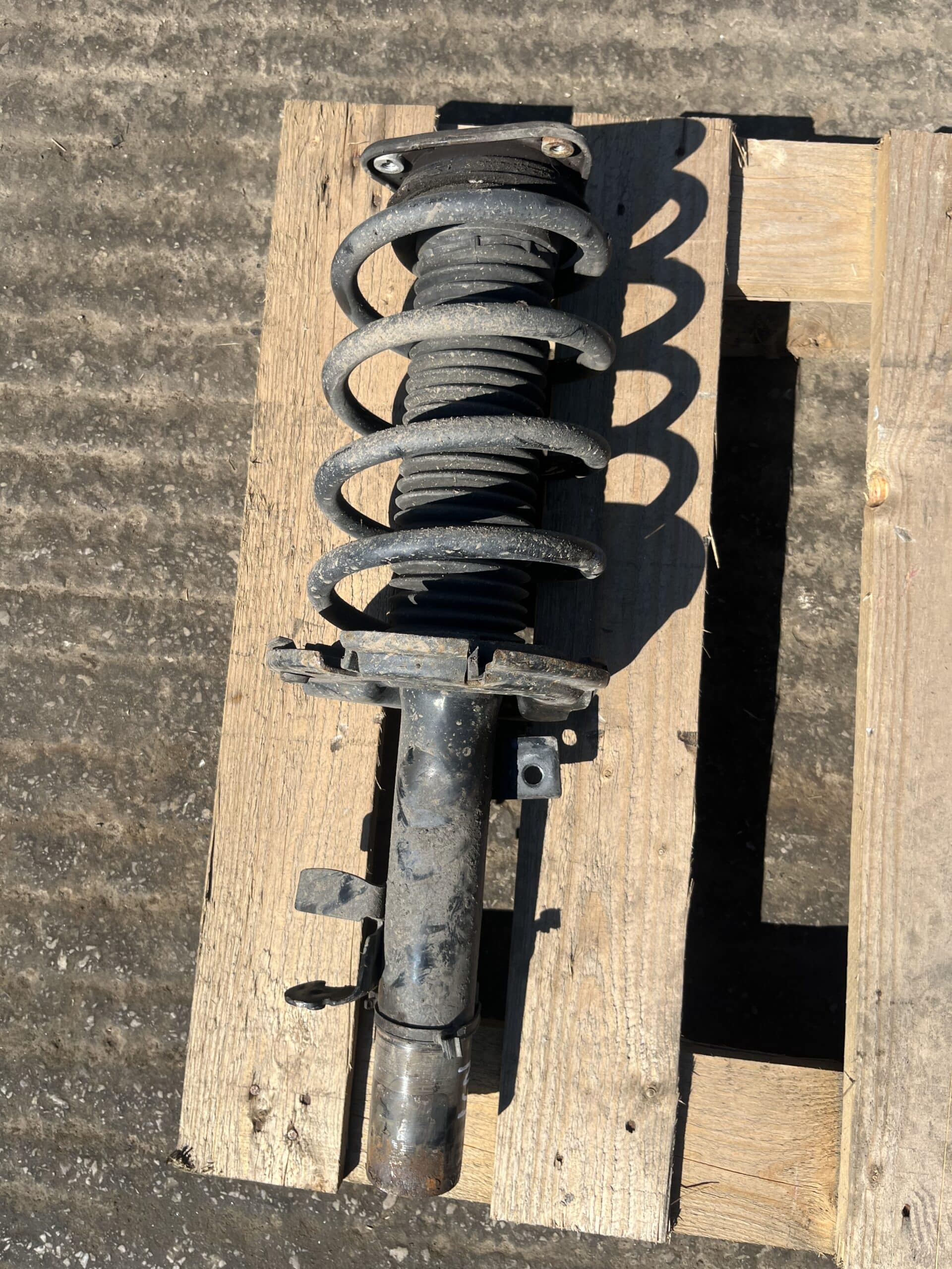 Ford Transit Connect 2018-2022 1.5 Diesel Near Side Front Shock Absorber