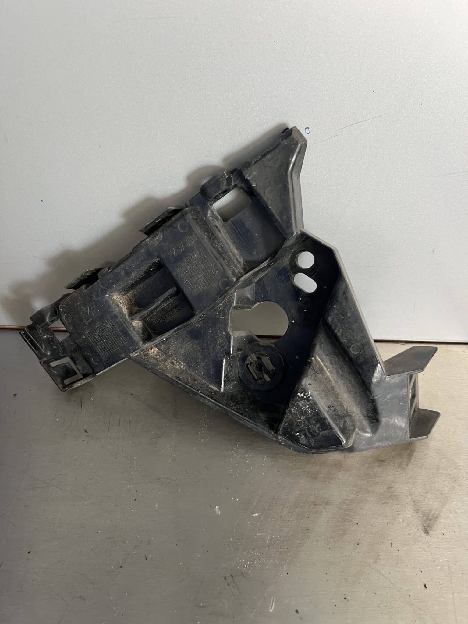 Vauxhall Astra GTC 2010-2016 Off Side Front Bumper Bracket – 13350885