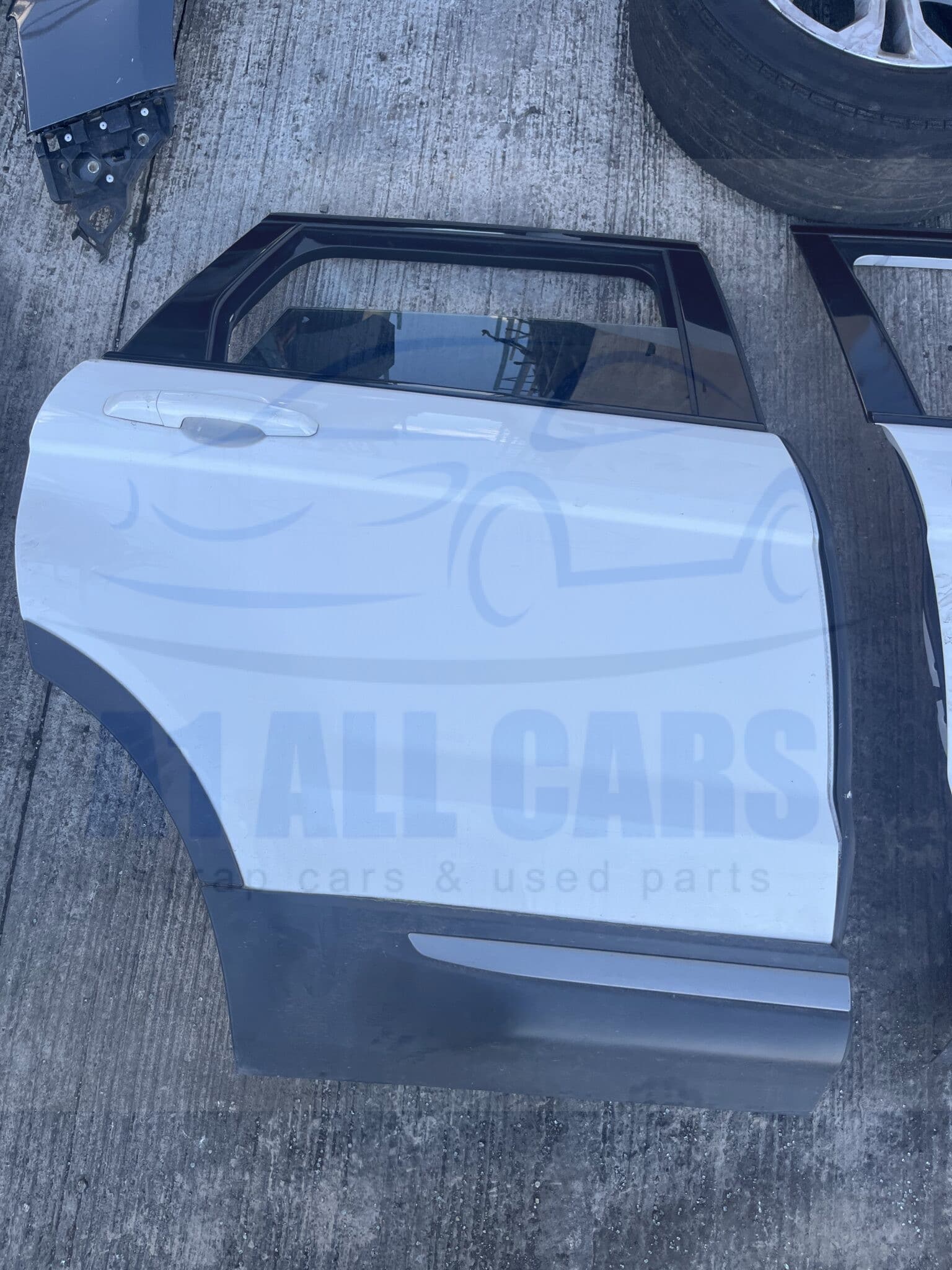 Range Rover Evoque 2011-2018 5 Door Hatchback Off Side Rear Door – Fuji White LRC867 Colour Code