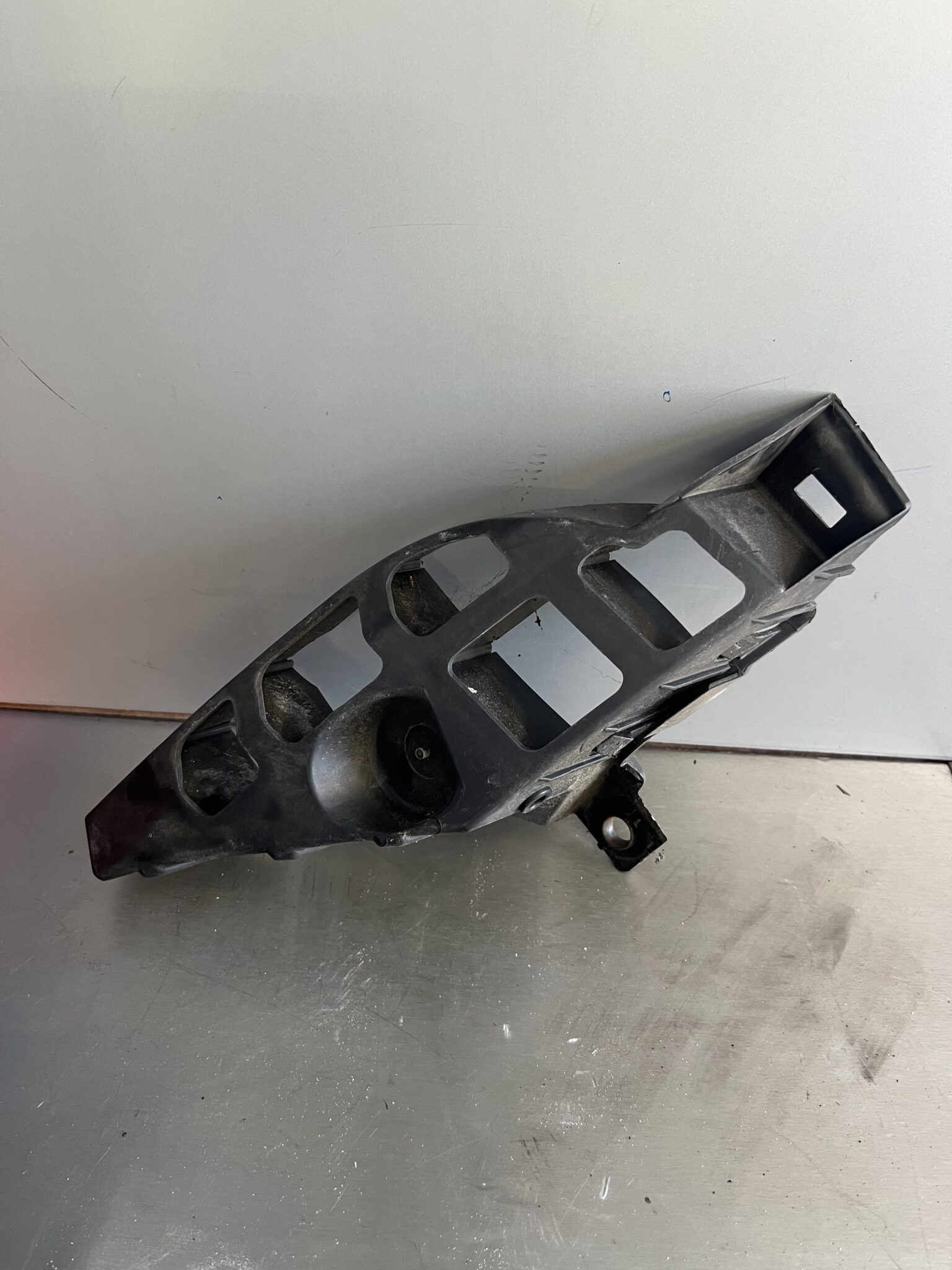 Seat Leon 2012-2016 Hatchback Near Side Rear Bumper Bracket – 5F0807377