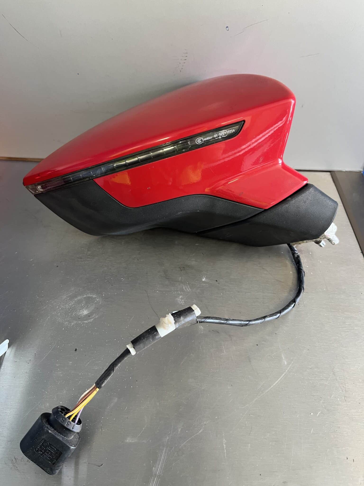 Seat Leon 2012-2016 Off Side Electric Door Mirror – Red LS3H Colour Code