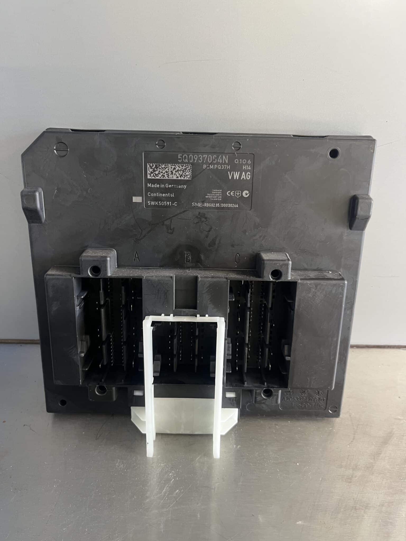 Audi A3 / Skoda Octavia / Seat Leon / Volkswagen Golf 2010-2020 BCM / Body Control Module – 5Q0937084N