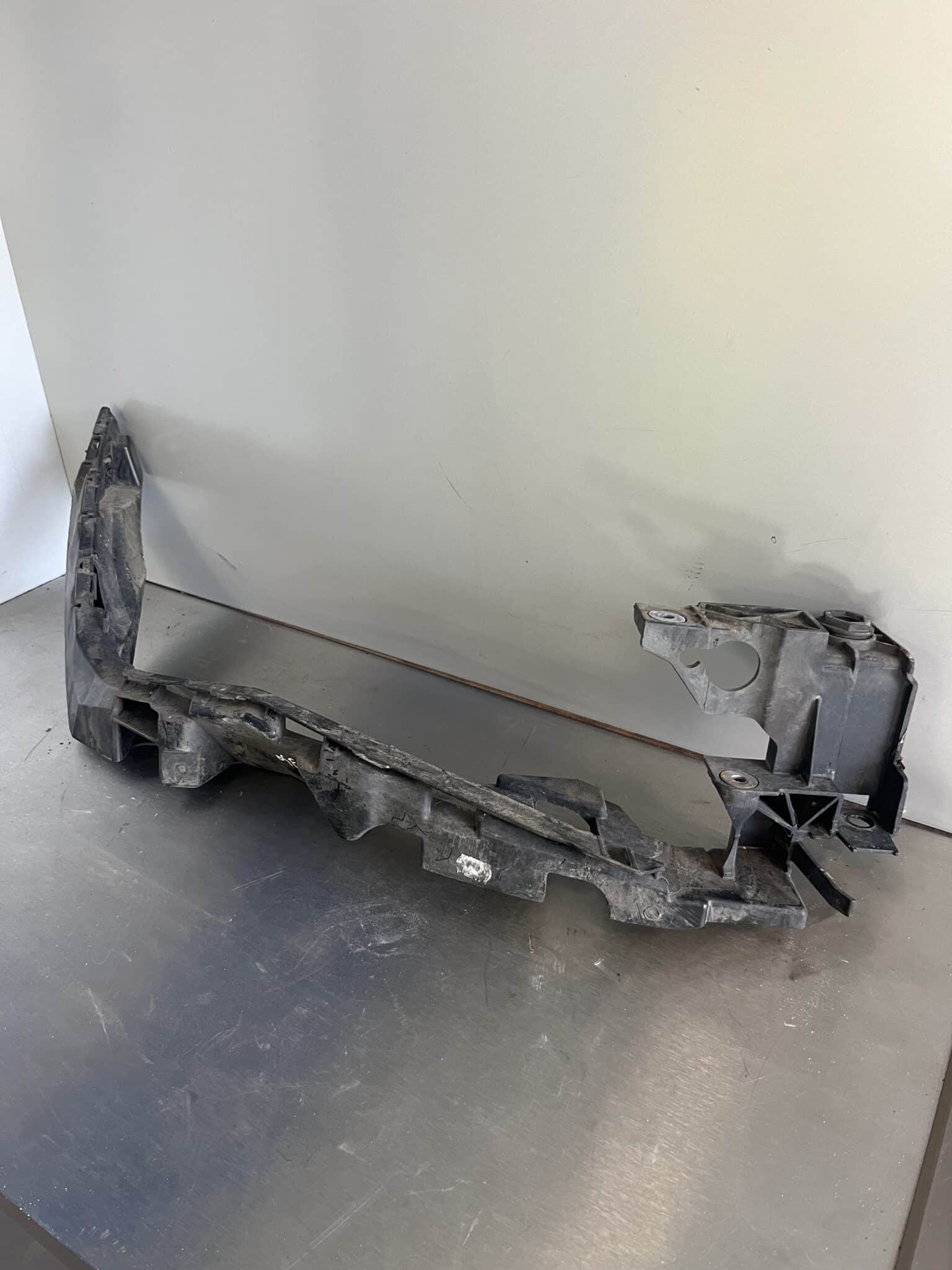Seat Leon 2012-2017 Off Side Lower Headlamp Bracket – 5F0807572A