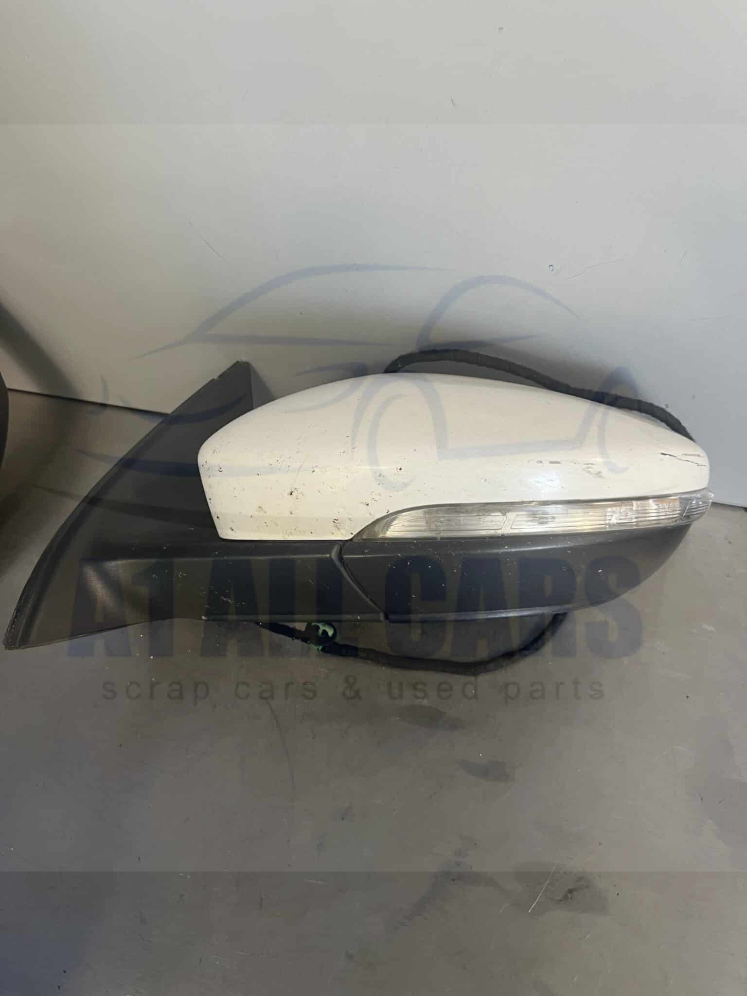 Volkswagen Passat 2010-2014 Near Side Electric Door Mirror – White LB9A ( Few Marks On Cover )