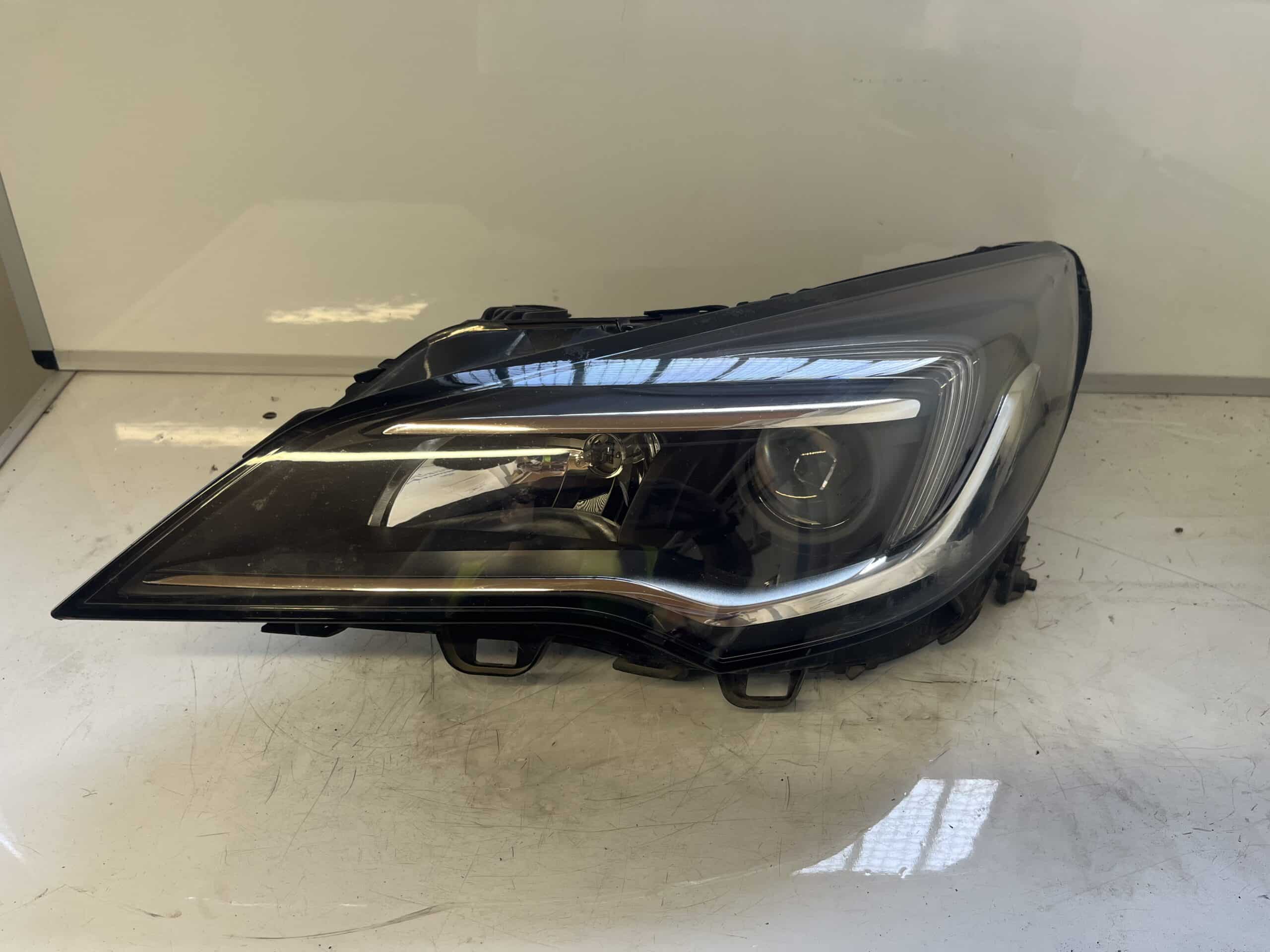 Vauxhall Astra 2015-2021 Hatchback / Estate Near Side Headlamp – 39047200