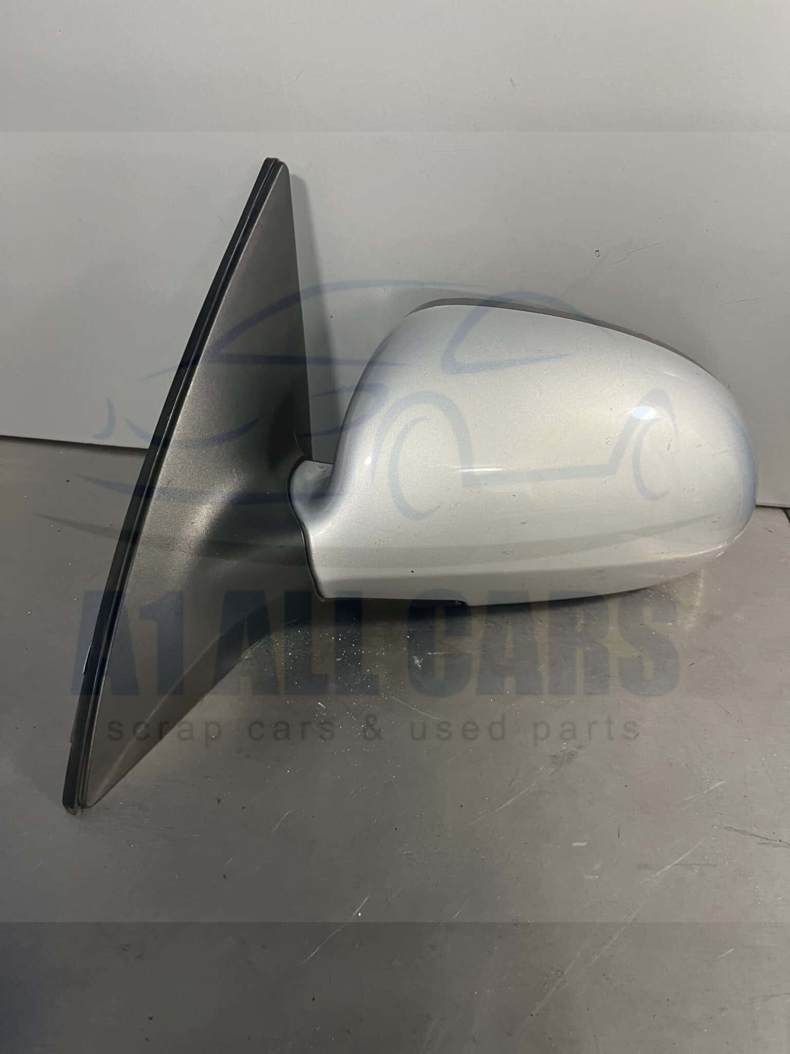 Hyundai i30 2007-2012 Hatchback / Estate Near Side Electric Door Mirror – Silver