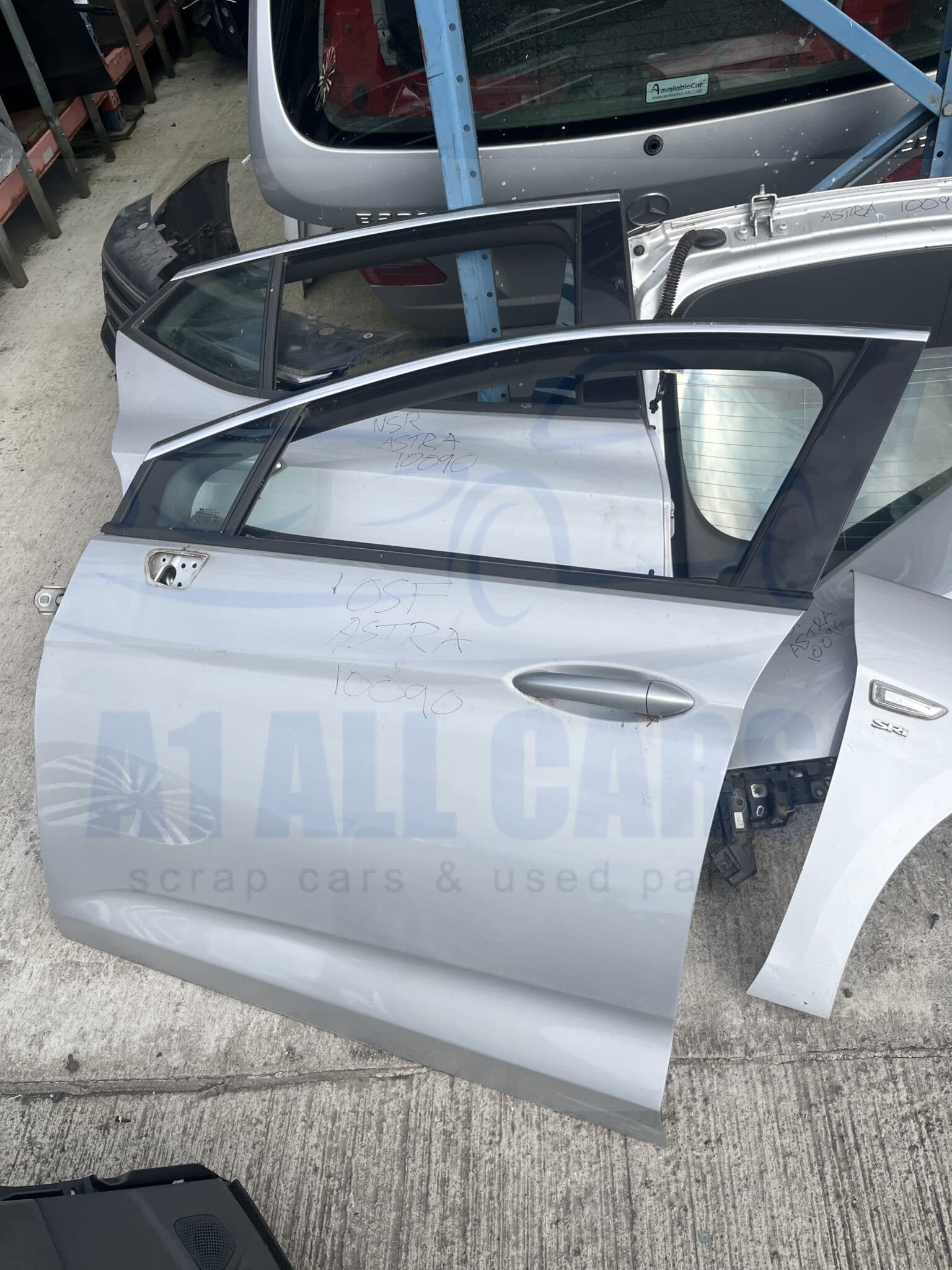 Vauxhall Astra 2015-2021 5 Door Hatchback / Estate Near Side Front Door – Silver Z176 Colour Code ( Call Office For Delivery Quote )