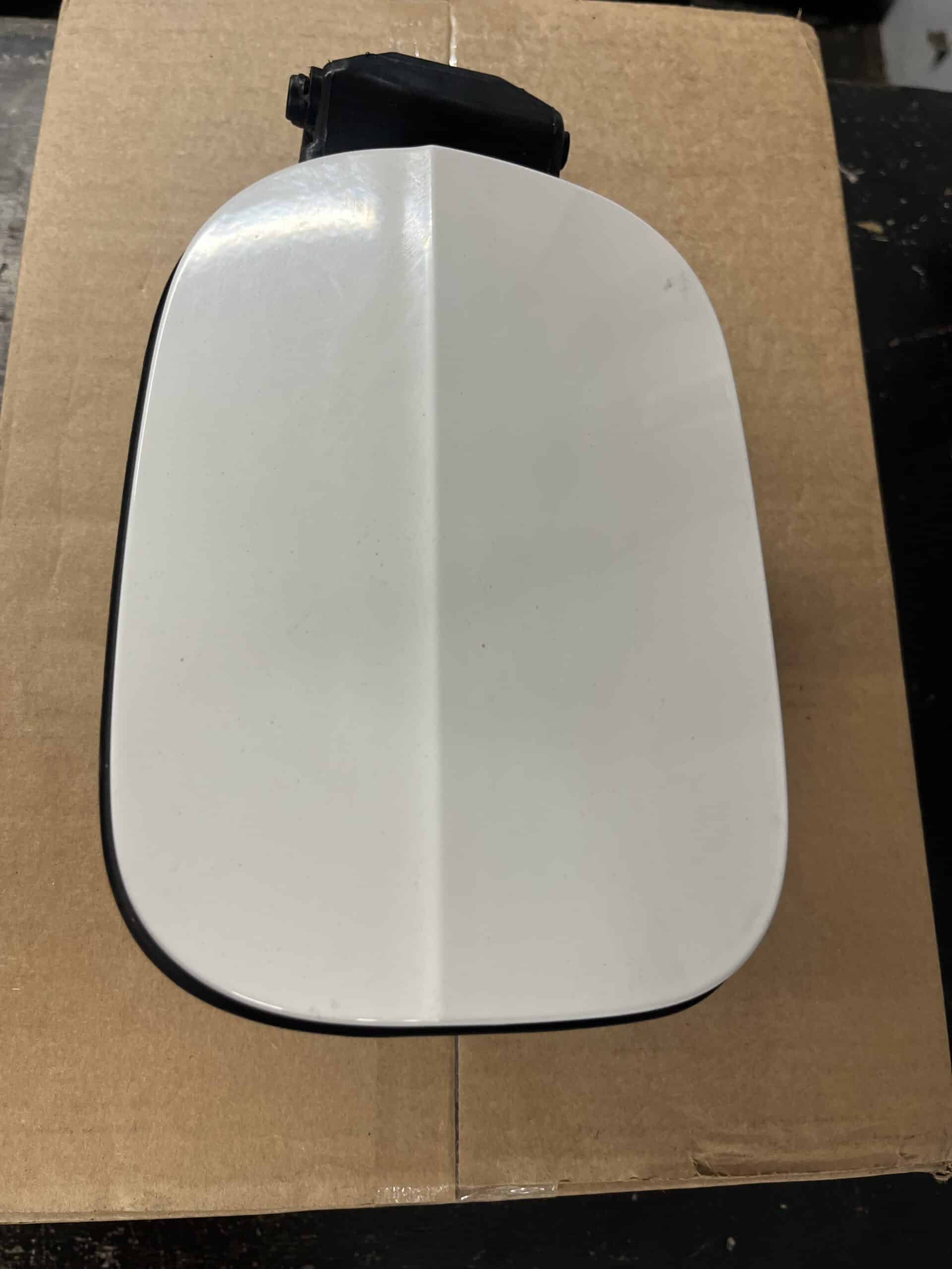 Skoda Octavia 2013-2017 5 Door Hatchback Fuel Filler Flap – White LF9E