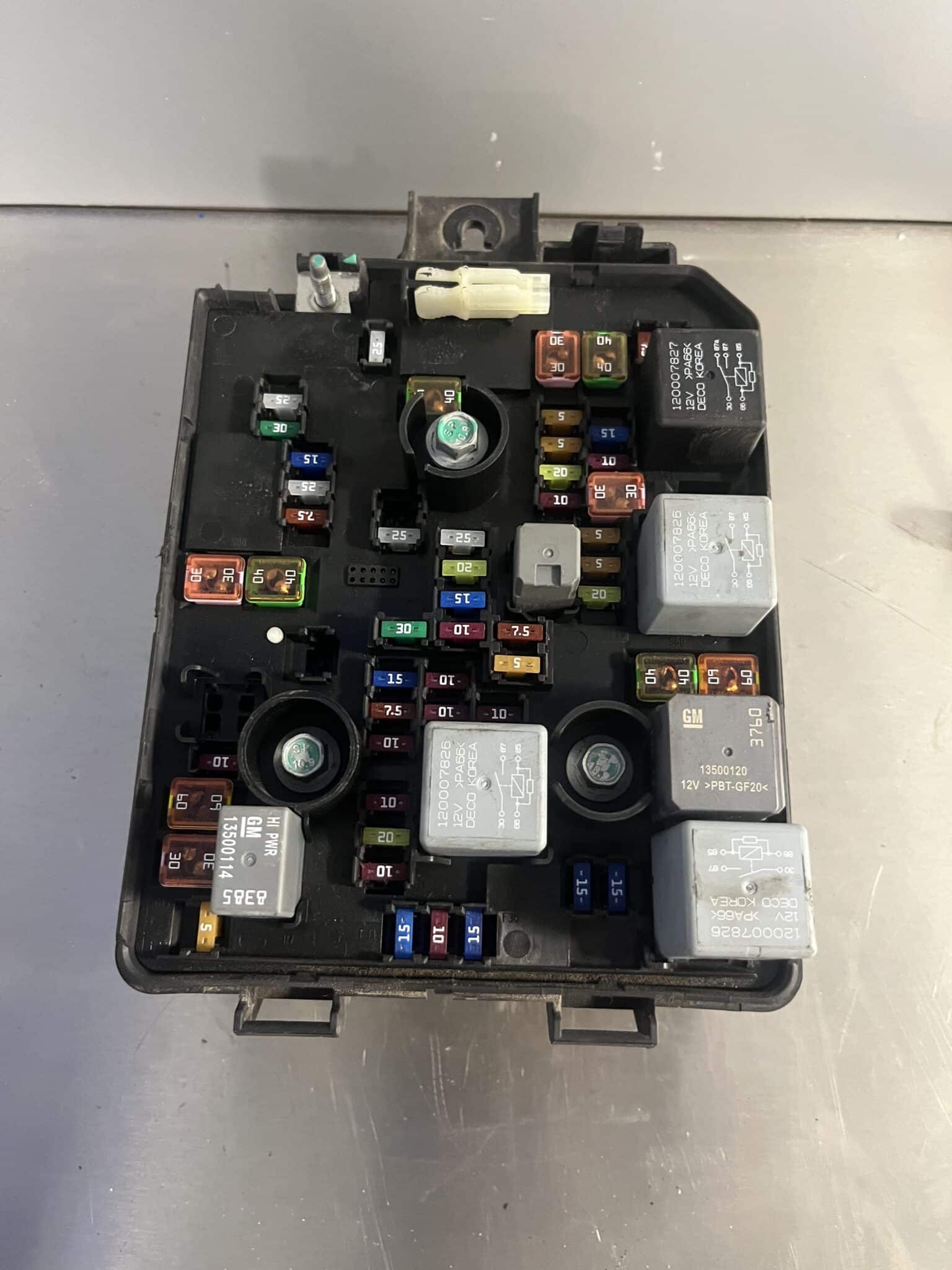 Vauxhall Insignia / Mokka 2009-2018 Fuse Box / – 95263744