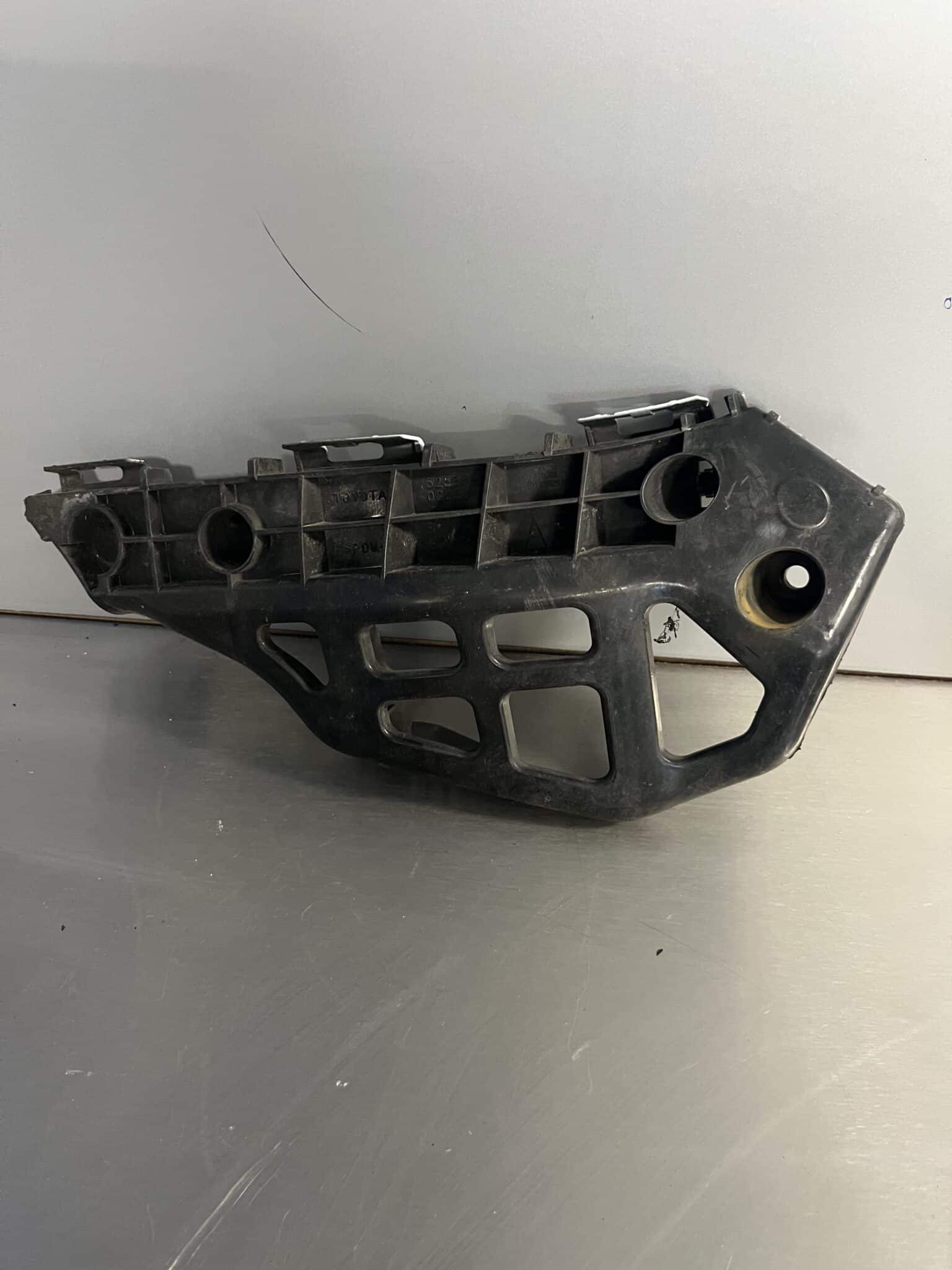 Toyota Auris 2013-2018 Off Side Front Bumper Bracket – 52535-02050