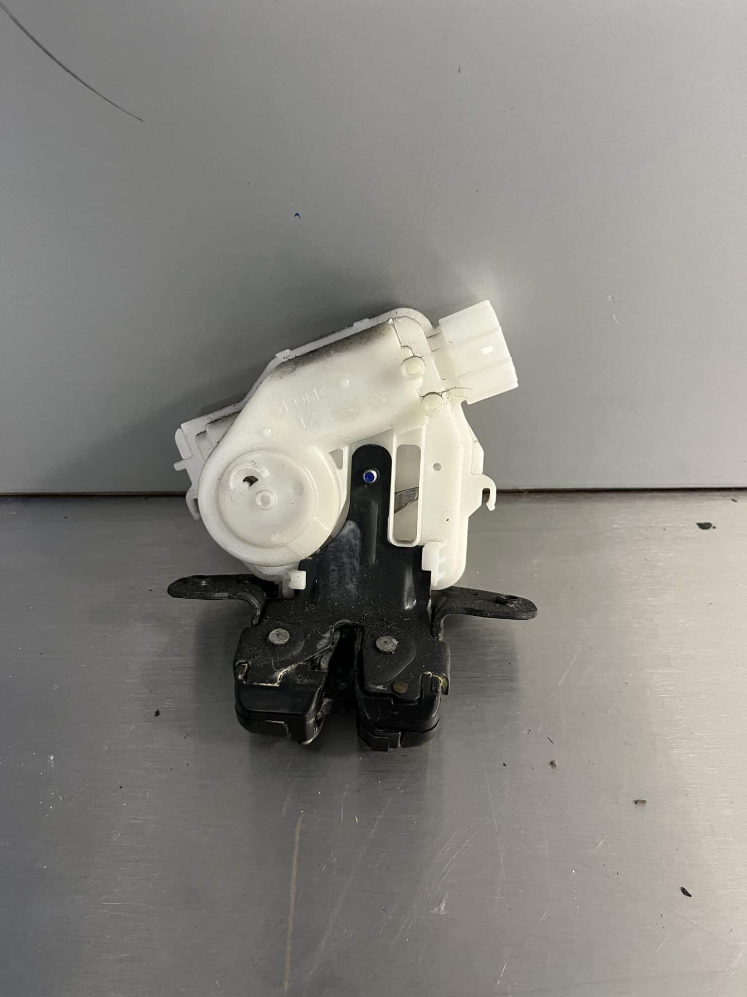 Toyota Auris 2013-2018 Hatchback Tailgate Locking Mechanism ( 3 Pin Plug )