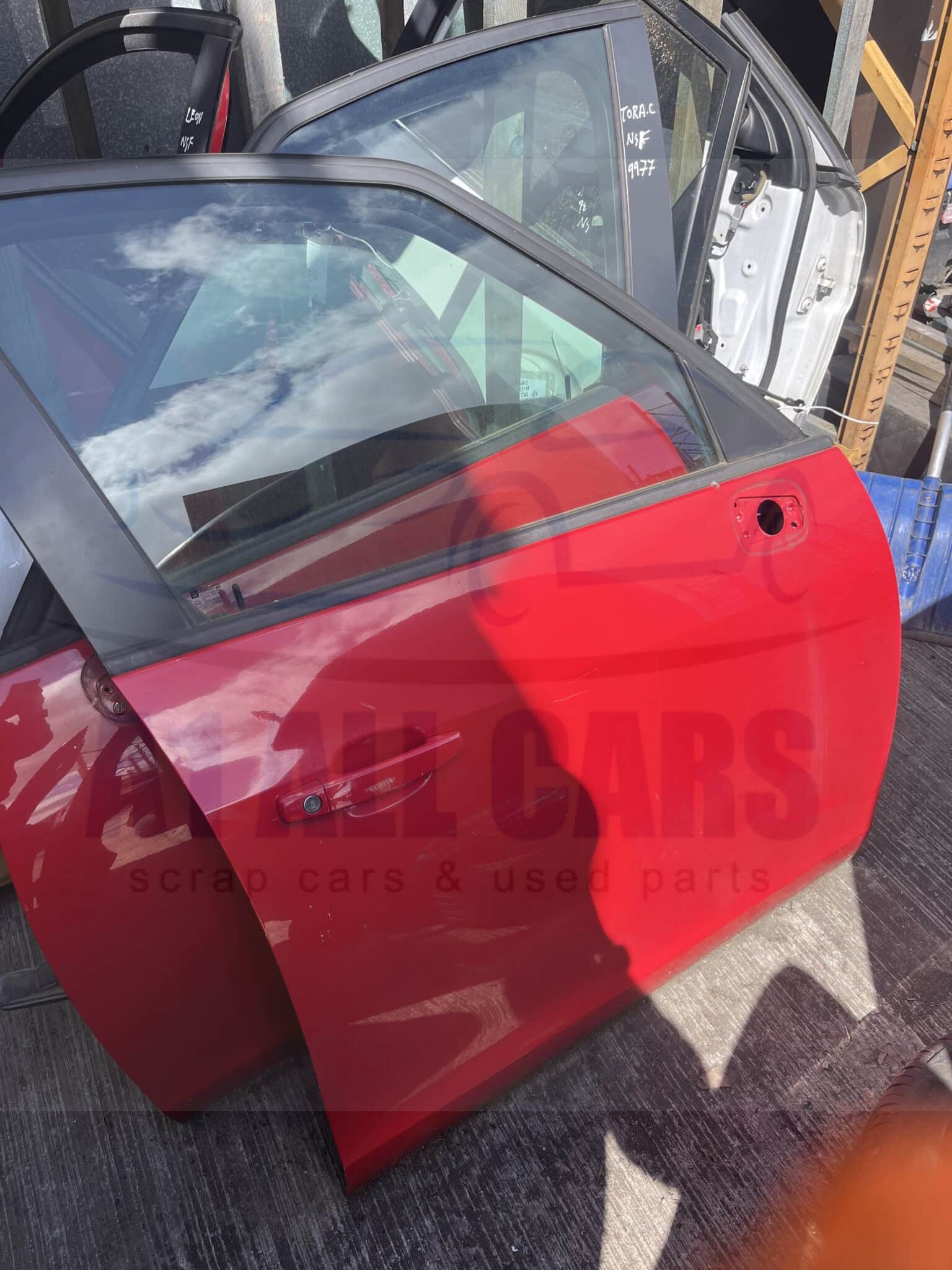 Vauxhall Zafira Tourer 2012-2017 5 Door MPV Off Side Front Door – Red Z50B Colour Code ( Call Office For Delivery Quote )