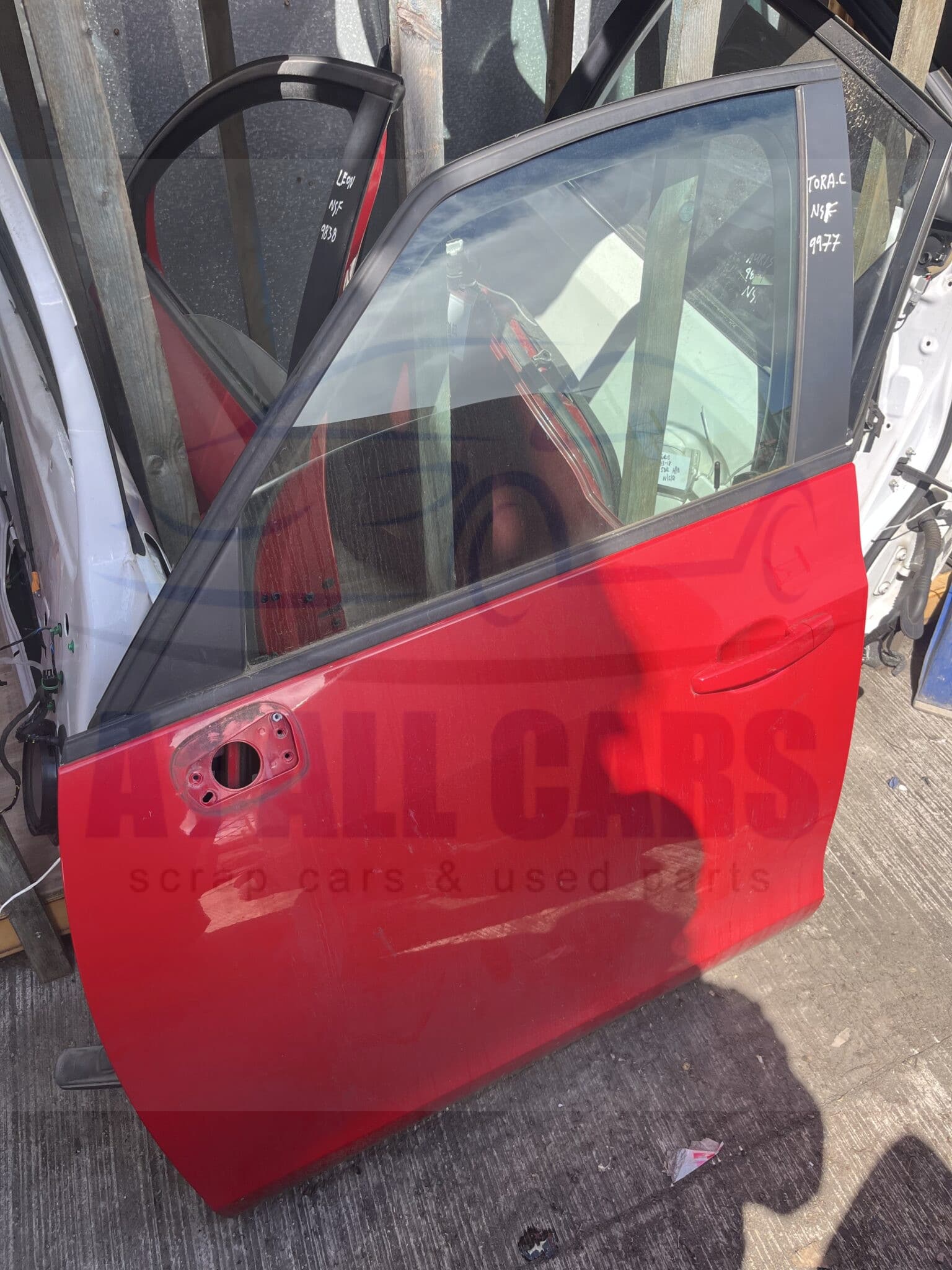 Vauxhall Zafira Tourer 2012-2017 5 Door MPV Near Side Front Door – Red Z50B Colour Code ( Call Office For Delivery Quote )