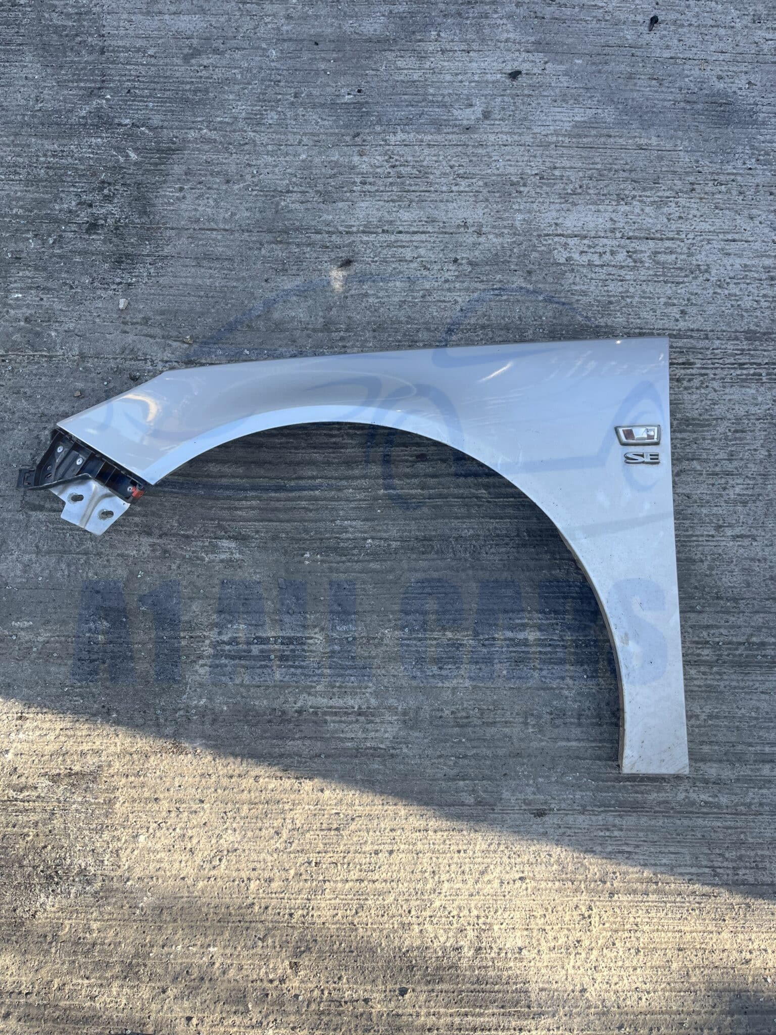 Vauxhall Insignia 2009-2017 Hatchback / Estate Near Side Front Wing – Silver Z176 Colour Code