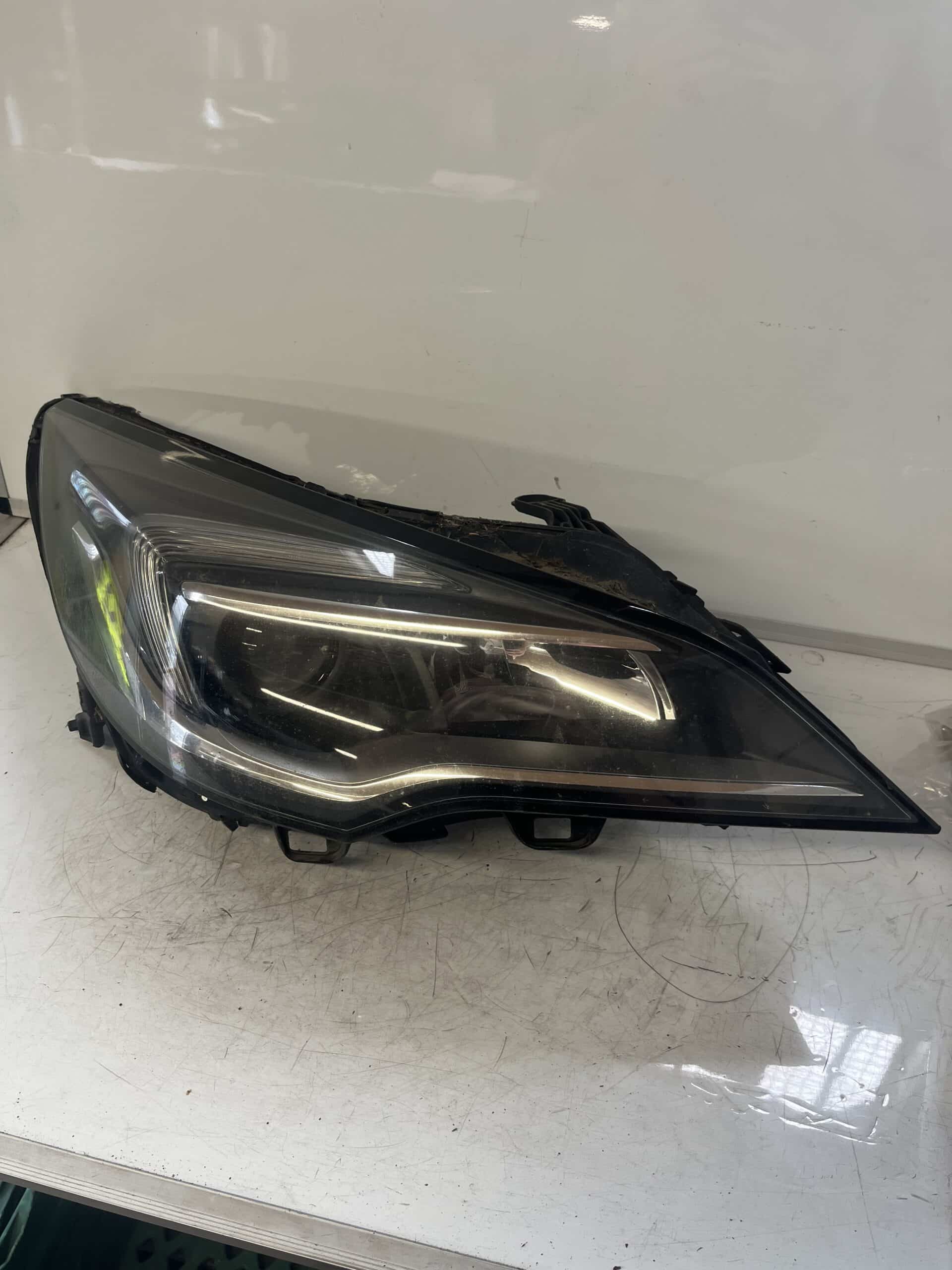 Vauxhall Astra 2015-2021 Hatchback / Estate Off Side Headlamp – 39047201