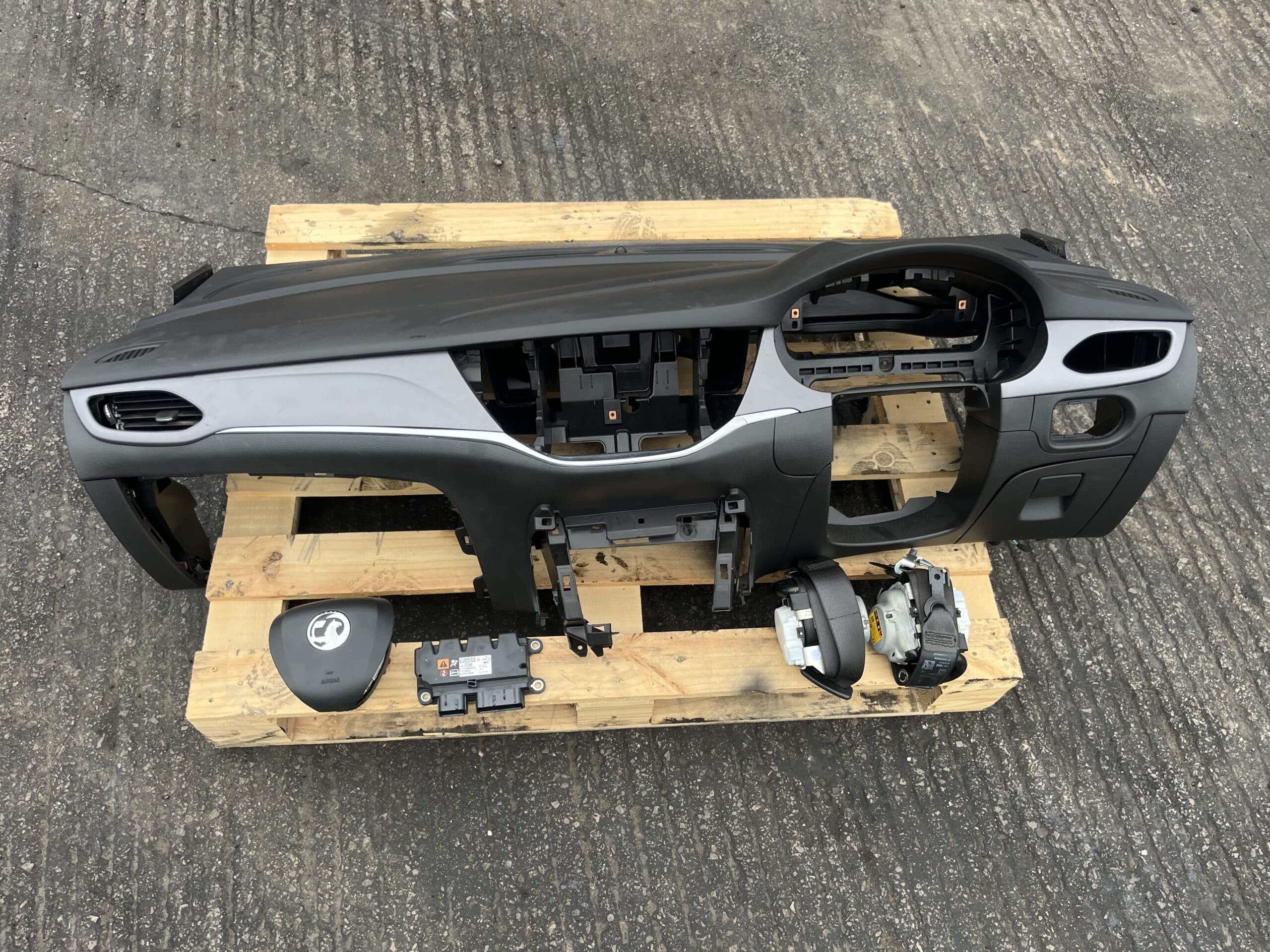 Vauxhall Astra 2015-2021 ( K ) Airbag Kit – Dash / Airbags / Module And Seatbelts ( 5 Door Model )