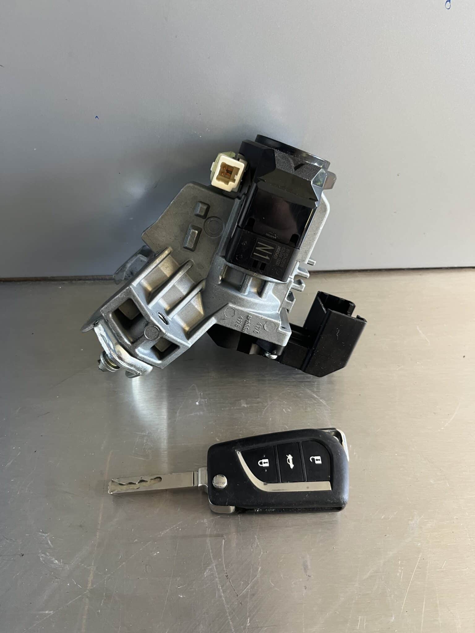 Toyota Auris 2013-2018 Ignition Barrel And Key – 45020-0205