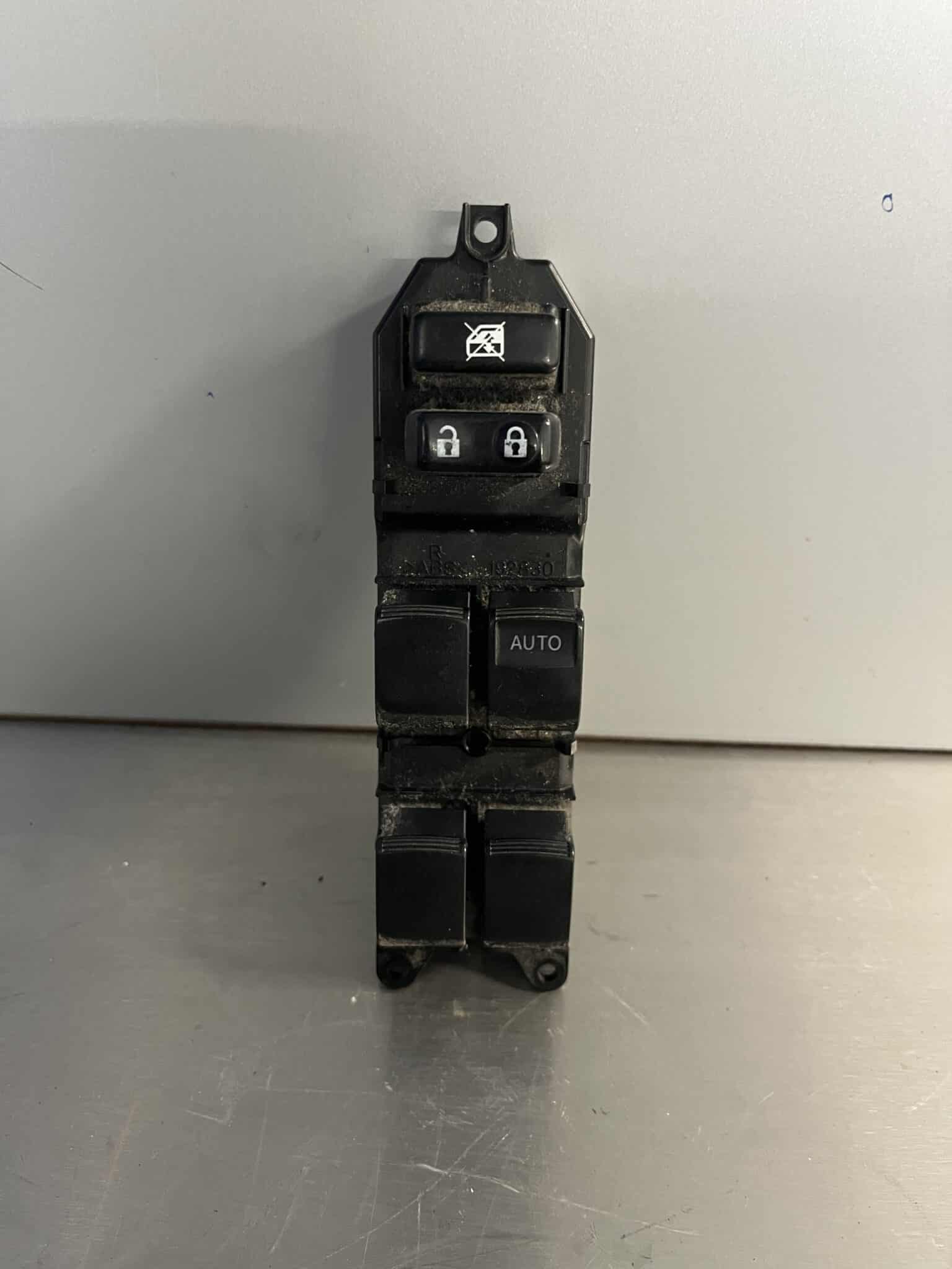 Toyota Auris 2013-2018 Off Side Front 4 Way Window Switch ( 15 Pin Plug )