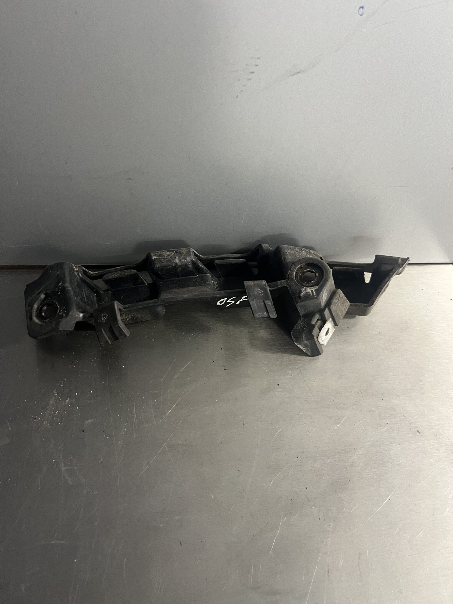 Range Rover Sport 2005-2010 Off Side Front Bumper Bracket – DPL000161