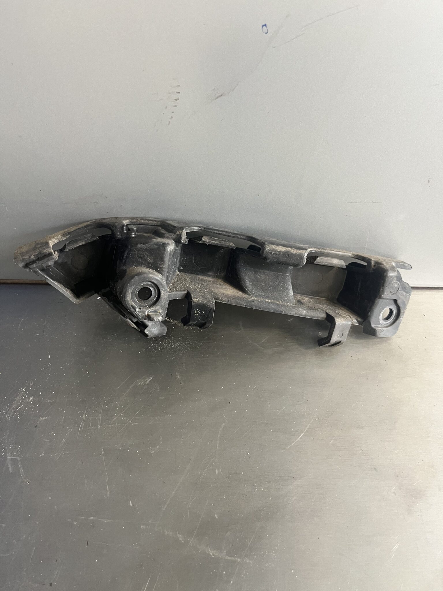 Range Rover Sport 2005-2010 Near Side Front Bumper Bracket – DPL000171