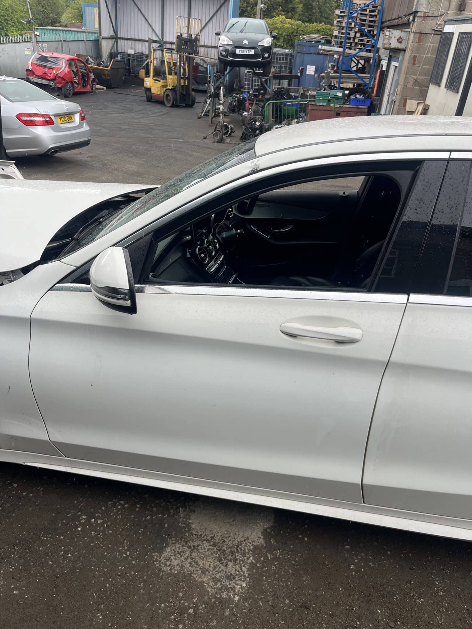 Mercedes C Class 2014-2021 W205 5 Door Near Side Front Door – White 149 Colour Code ( Call Office For Delivery Quote ) Mirror Not Included !!