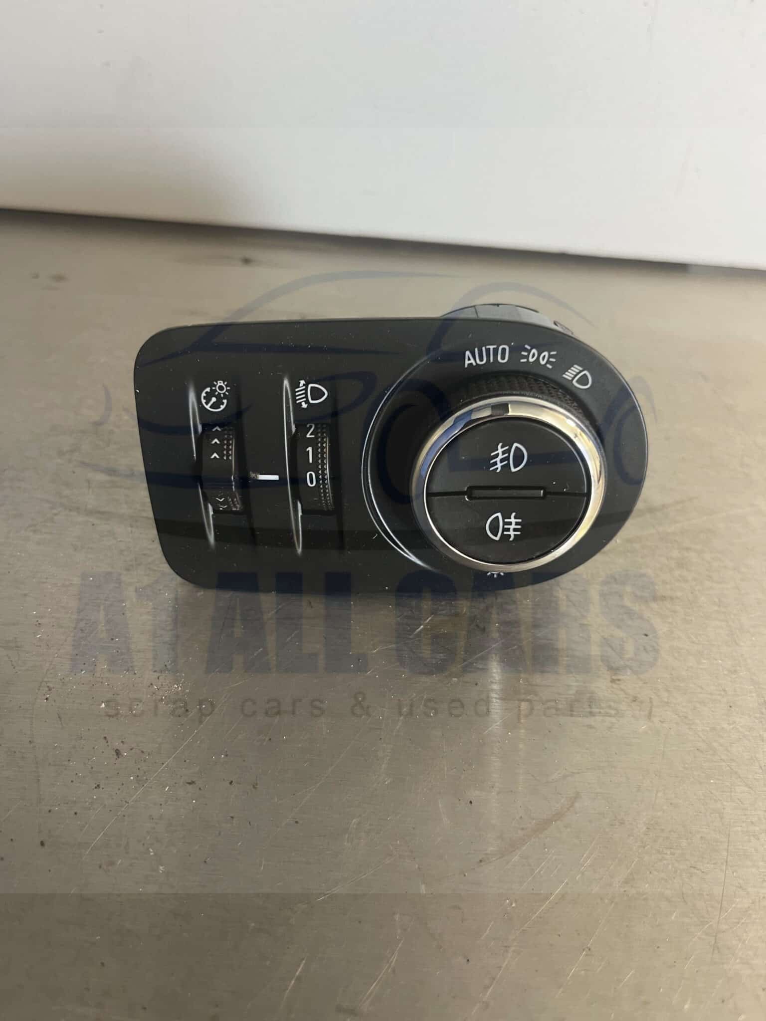 Vauxhall Crossland 2017-2024 Headlamp Switch – 39208053
