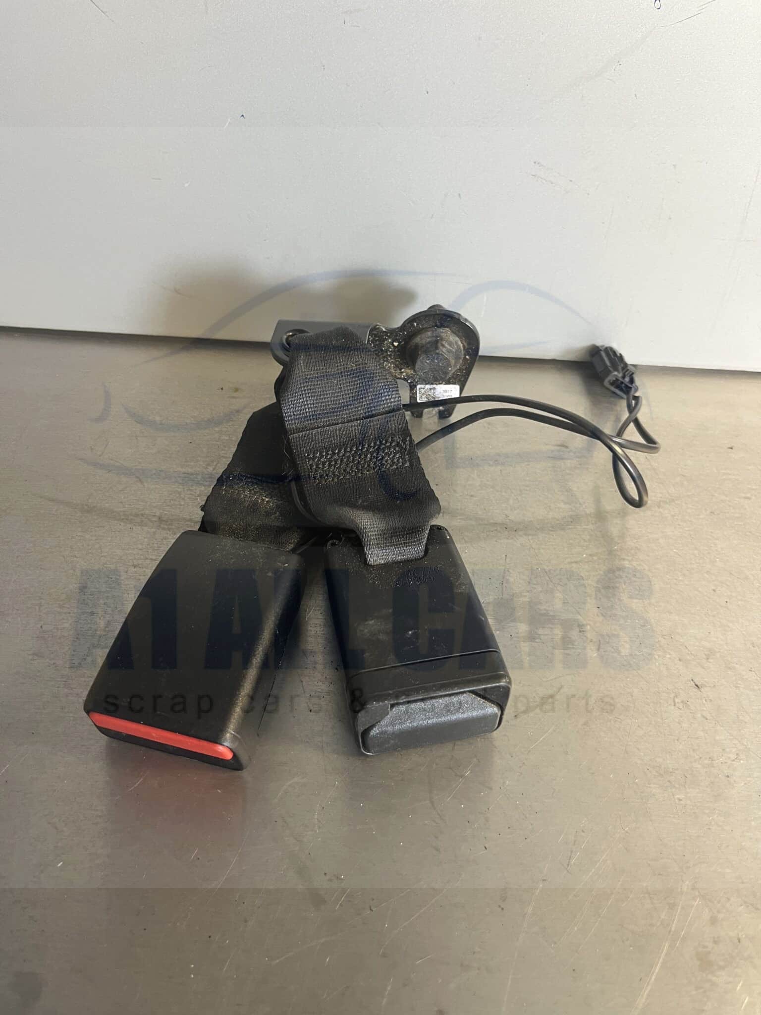 Vauxhall Crossland 2017-2024 5 Door Hatchback Near Side Rear Seatbelt Anchor – 39172069