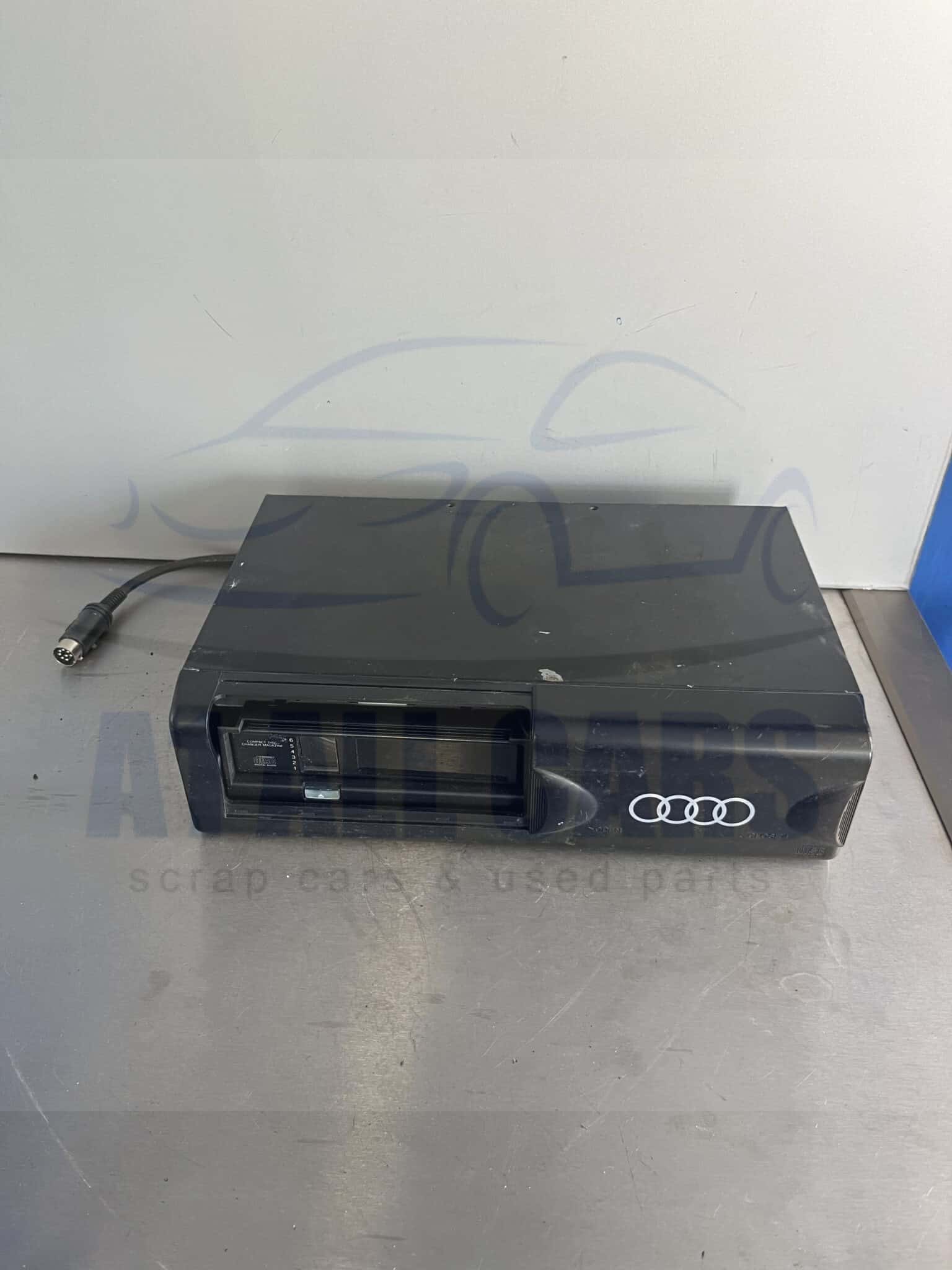 Audi 80 1992-1996 CD Changer With Cartridge – 4D0035111