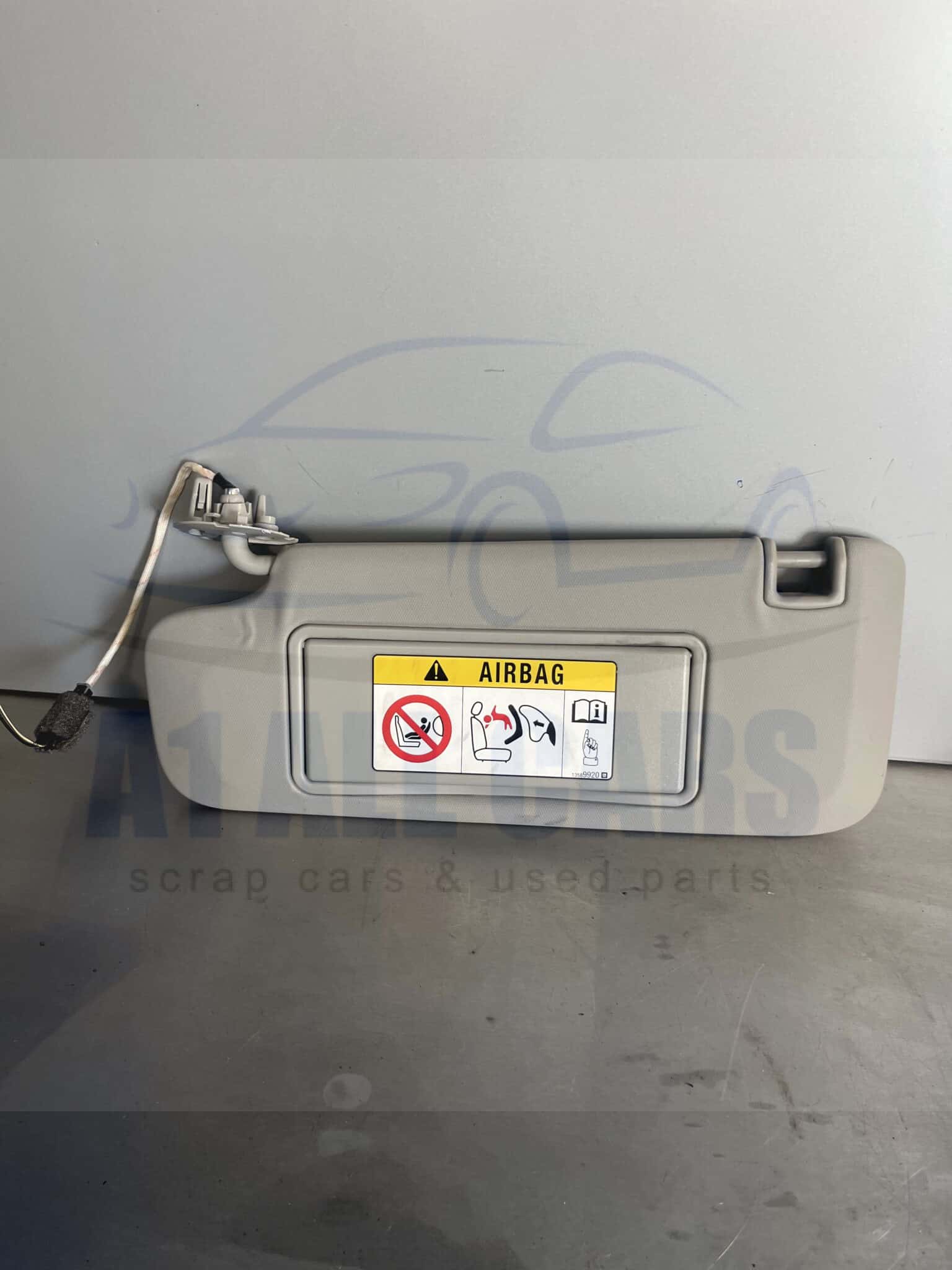 Vauxhall Insignia 2009-2017 Near Side Sun Visor With Mirror / Light – Cream