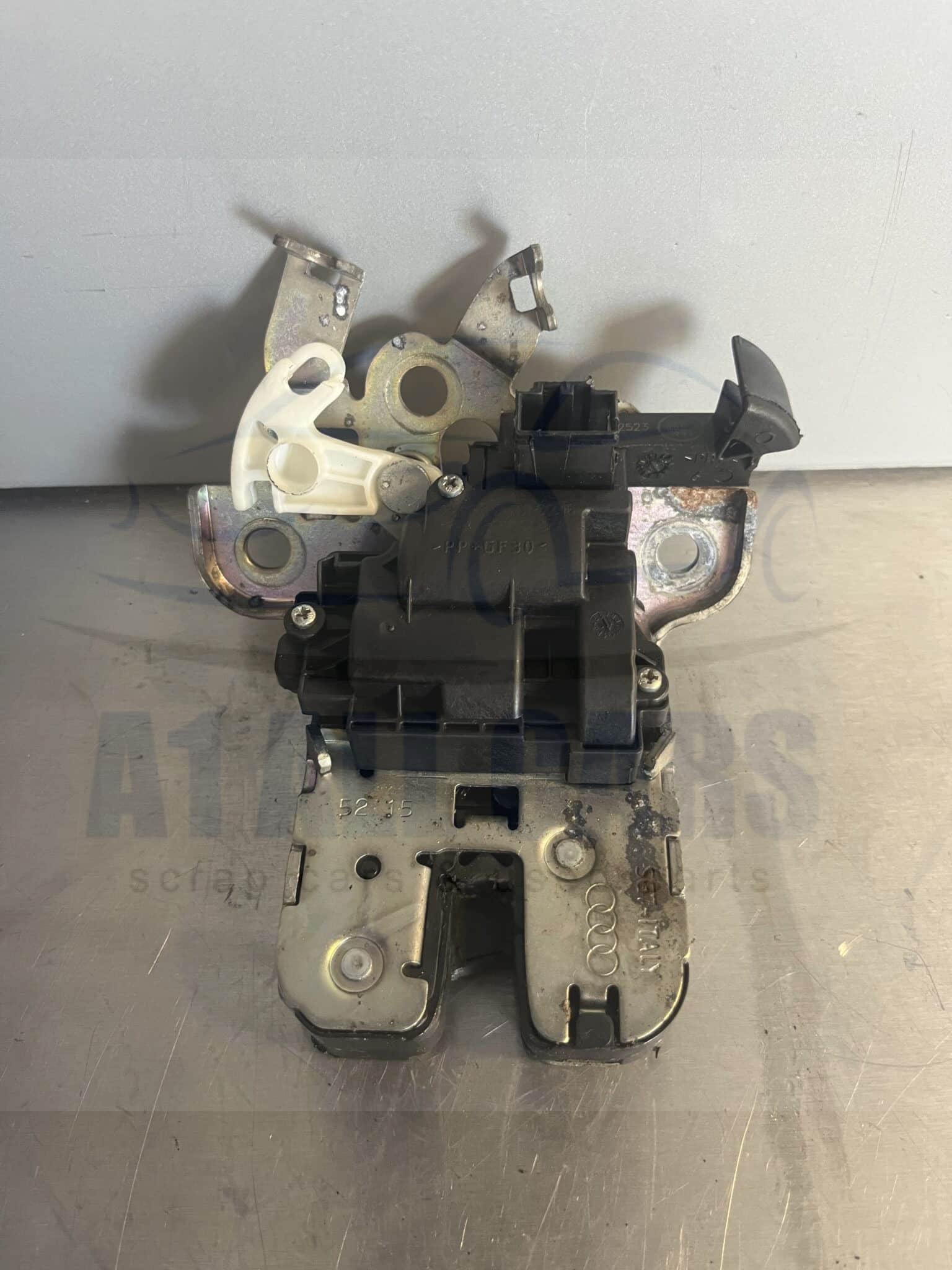 Skoda Octavia 2013-2017 Estate Tailgate Locking Mechanism – 8R0827505A