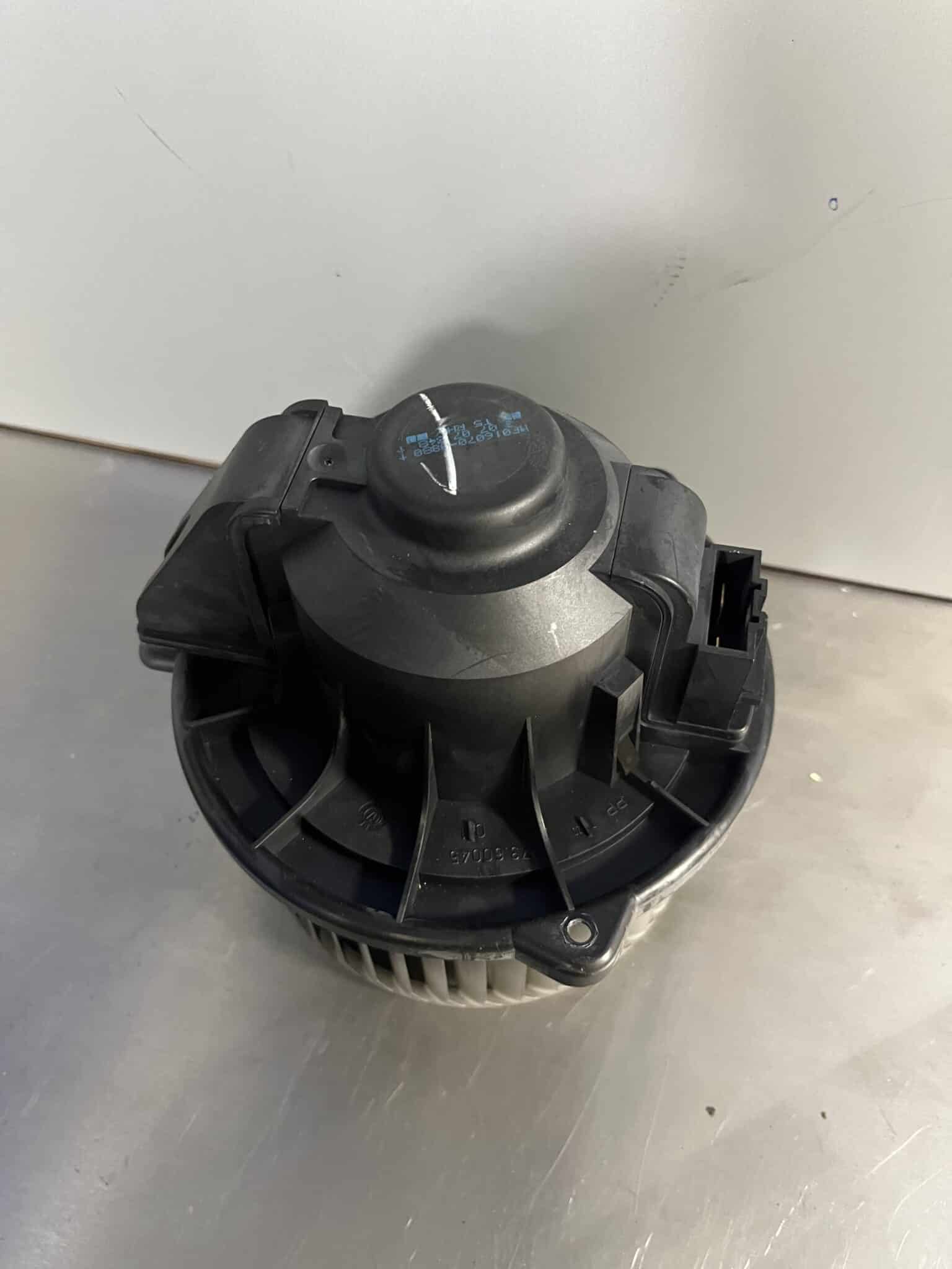 Range Rover Sport 2005-2010 Heater Blower Motor – ( 2 Pin Plug )