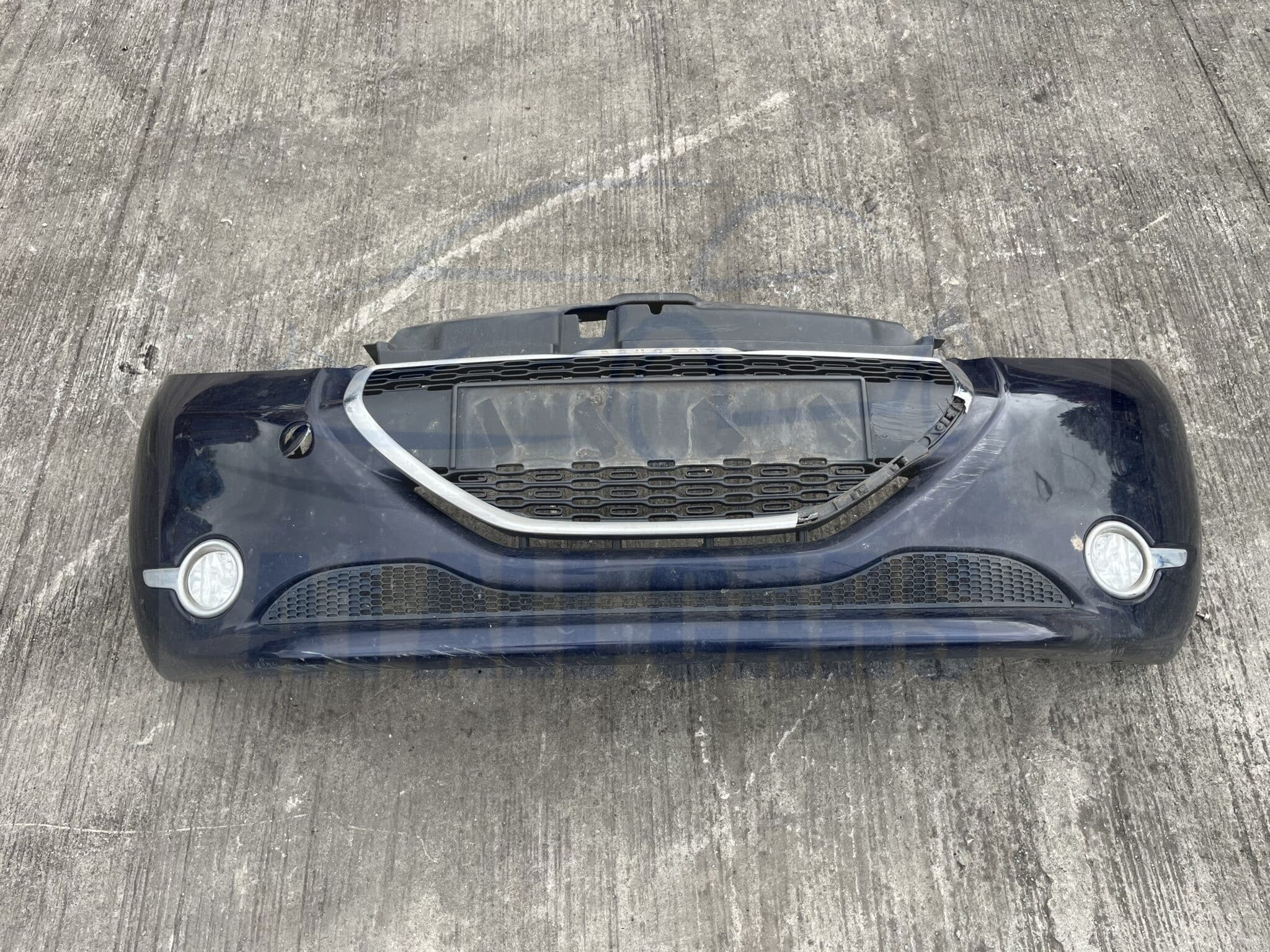 Peugeot 208 2012-2015 Front Bumper With Fogs – Blue EKUD ( Small Damage See Pics )