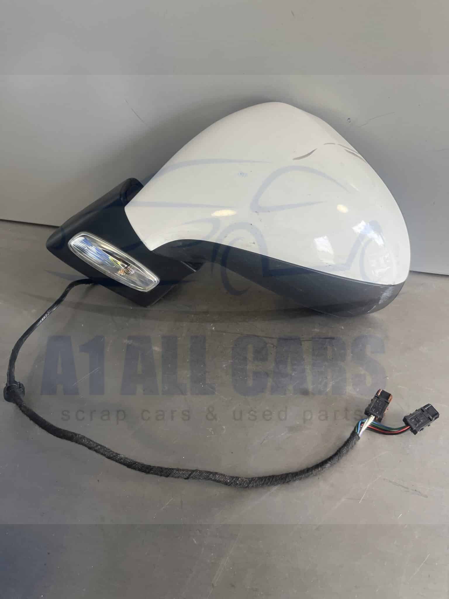 Peugeot 207 2006-2012 Hatchback / Estate Near Side Electric Door Mirror – White ( Mark On Cover )