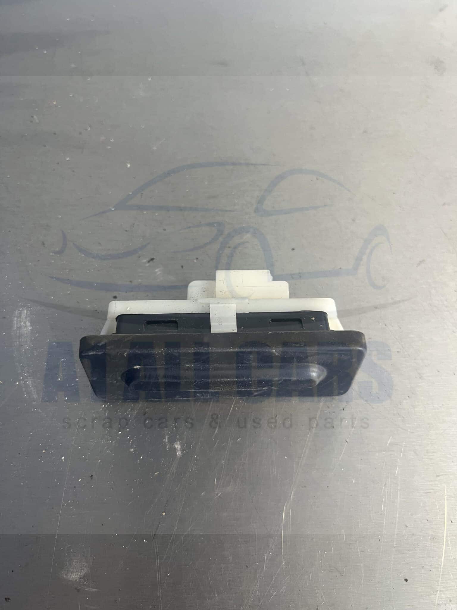 Peugeot 2008 2019-2026 5 Door Hatchback Tailgate Release Switch – 9820395580