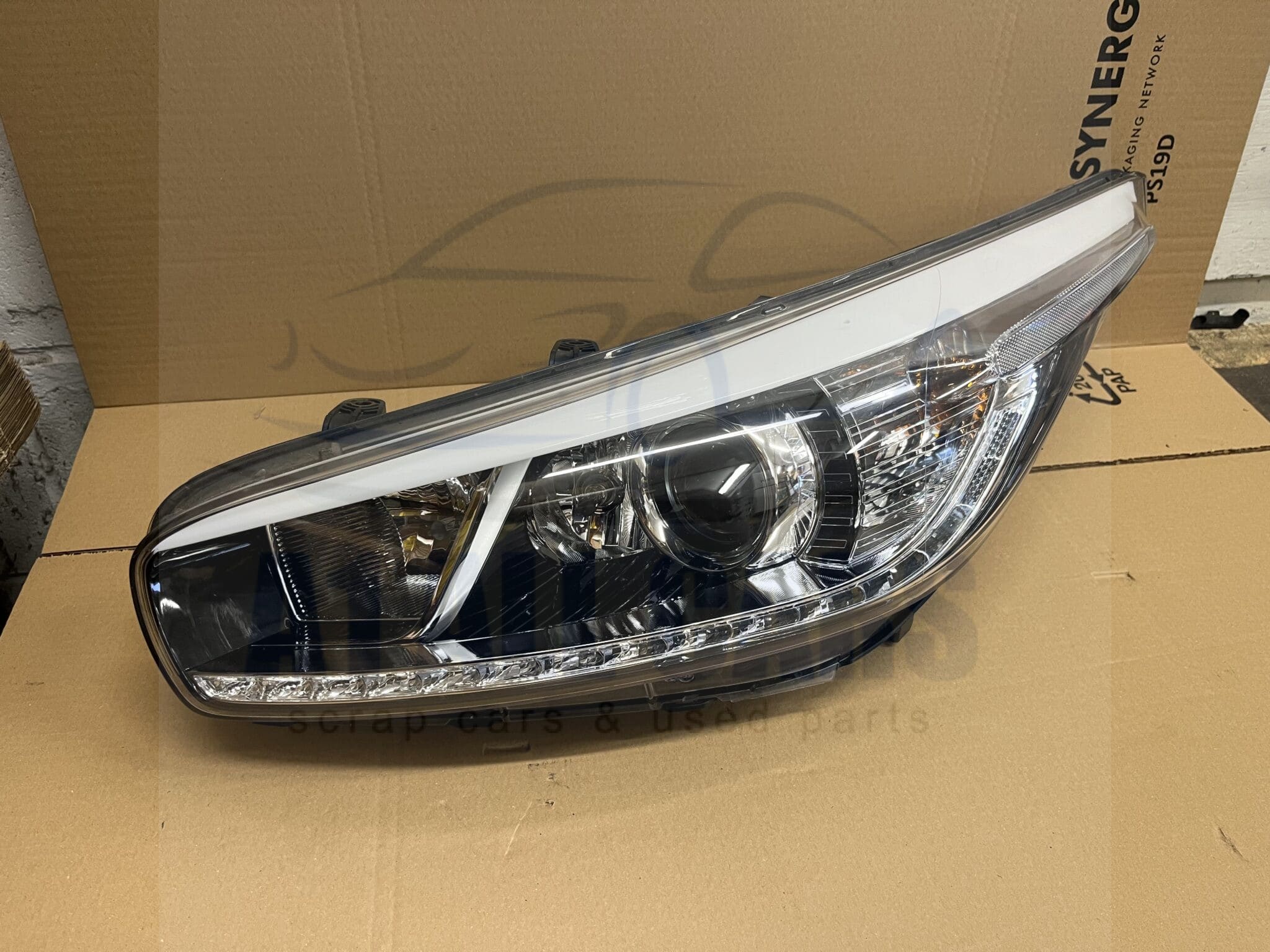 KIA Ceed 2012-2015 Near Side Headlamp – 92101-A2250