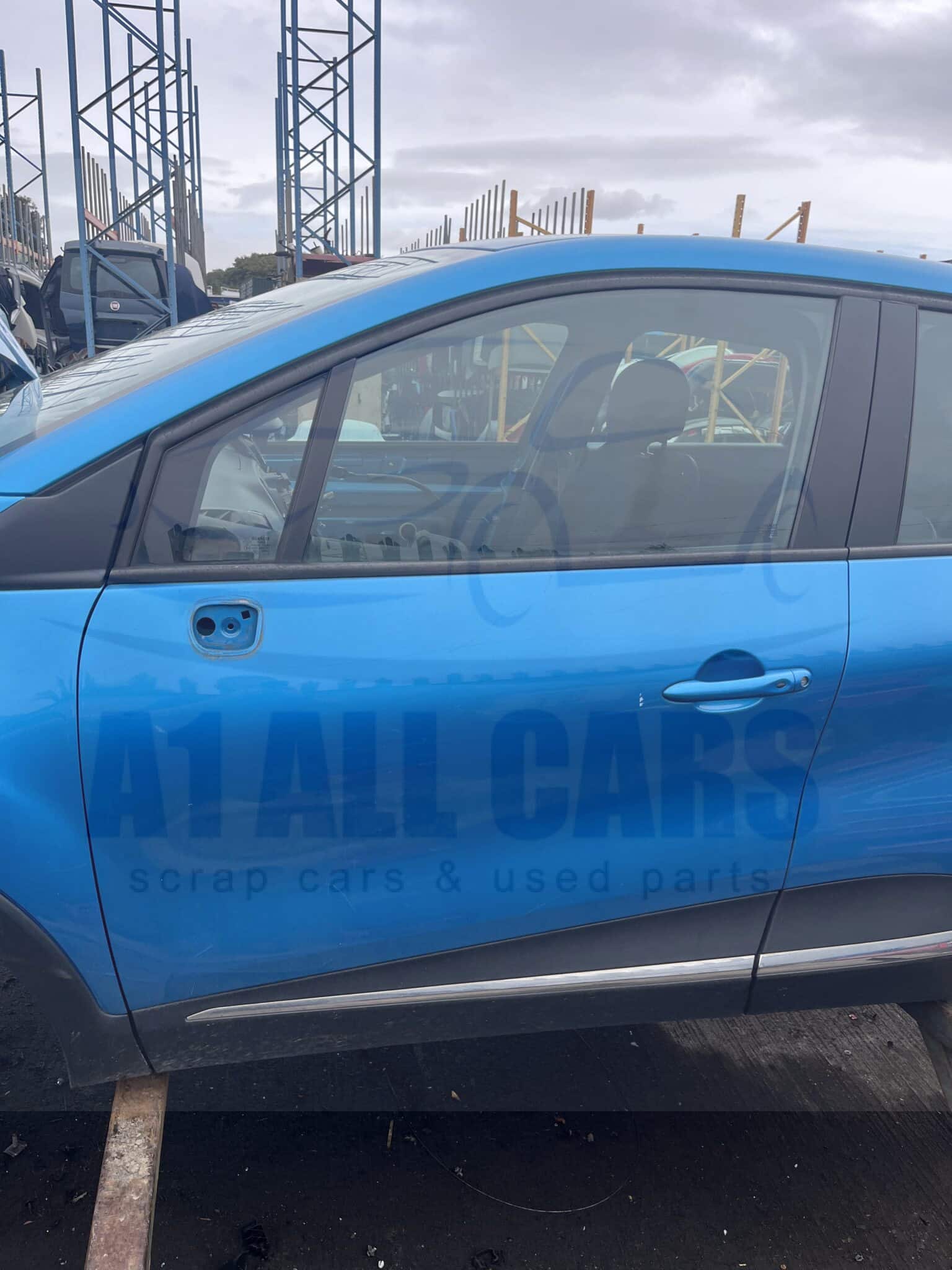 Renault Captur 2013-2018 5 Door Hatchback Near Side Front Door – Blue TERPM Colour Code ( Call Office For Delivery Quote )