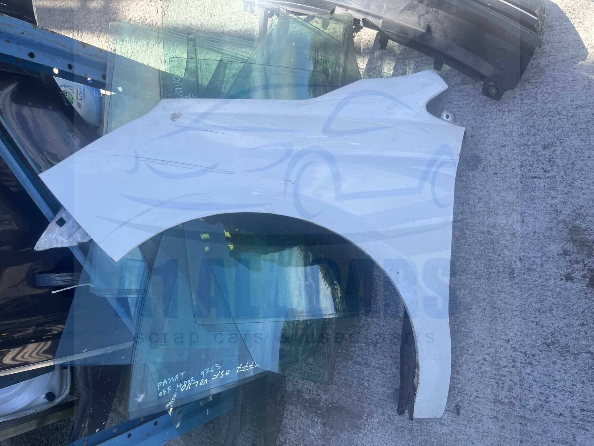 Citroen C4 2010-2018 5 Door Hatchback Near Side Wing – White ( Few Small Marks )